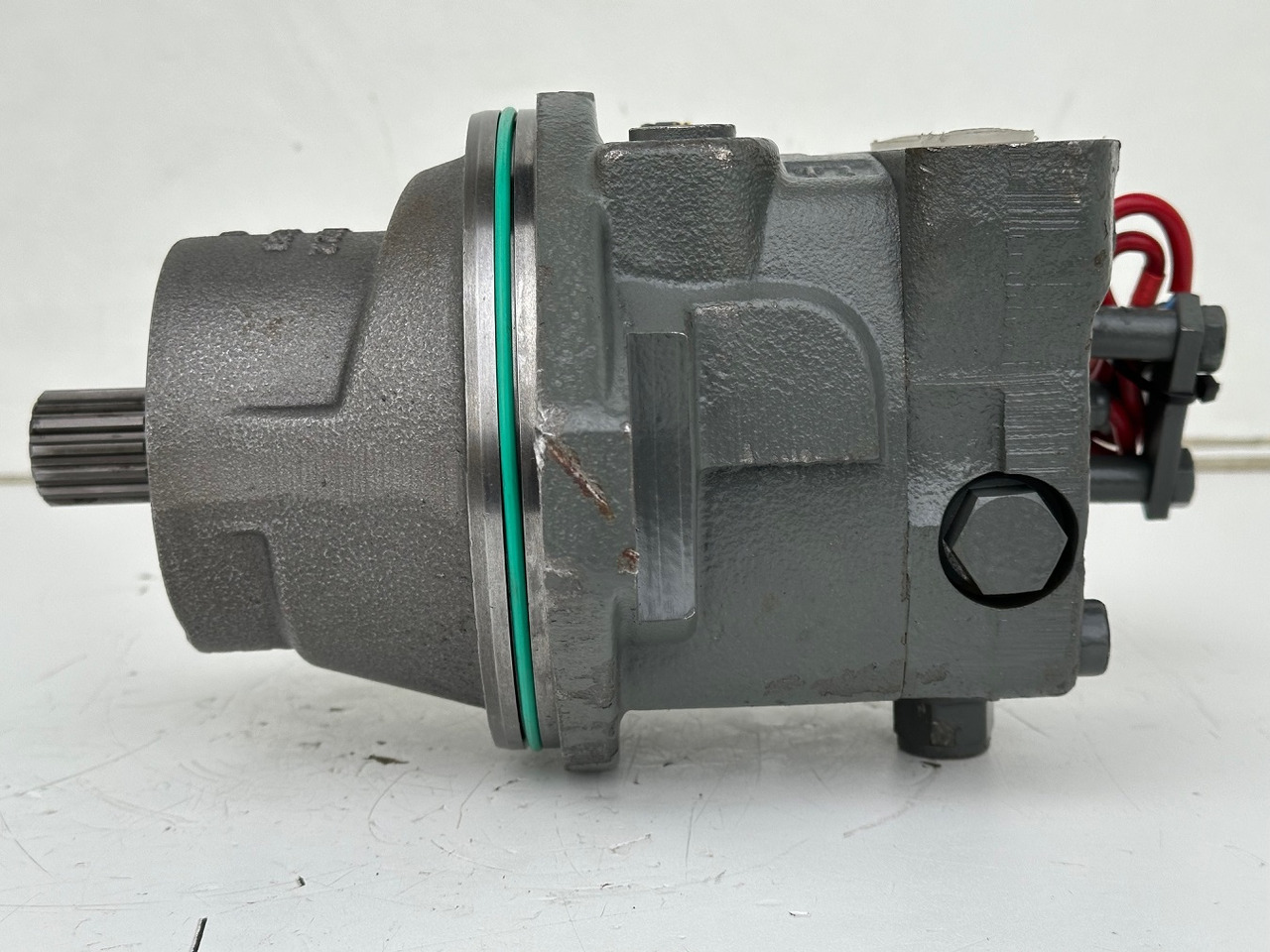 Liebherr Hydraulikeinbaumotor FMF045, ID-Nr.10132702. A924, LH30C, LH30M, LH35M, LH35MT, LH40C, LH40CP, LH40M, LH40MP, LH50CHR, LH50M, LH50MHR, LH50MT. #23.12.01058# - Hidraulinis variklis - Statybinė technika: foto 5 Liebherr Hydraulikeinbaumotor FMF045, ID-Nr.10132702. A924, LH30C, LH30M, LH35M, LH35MT, LH40C, LH40CP, LH40M, LH40MP, LH50CHR, LH50M, LH50MHR, LH50MT. #23.12.01058# - Hidraulinis variklis - Statybinė technika: foto 5