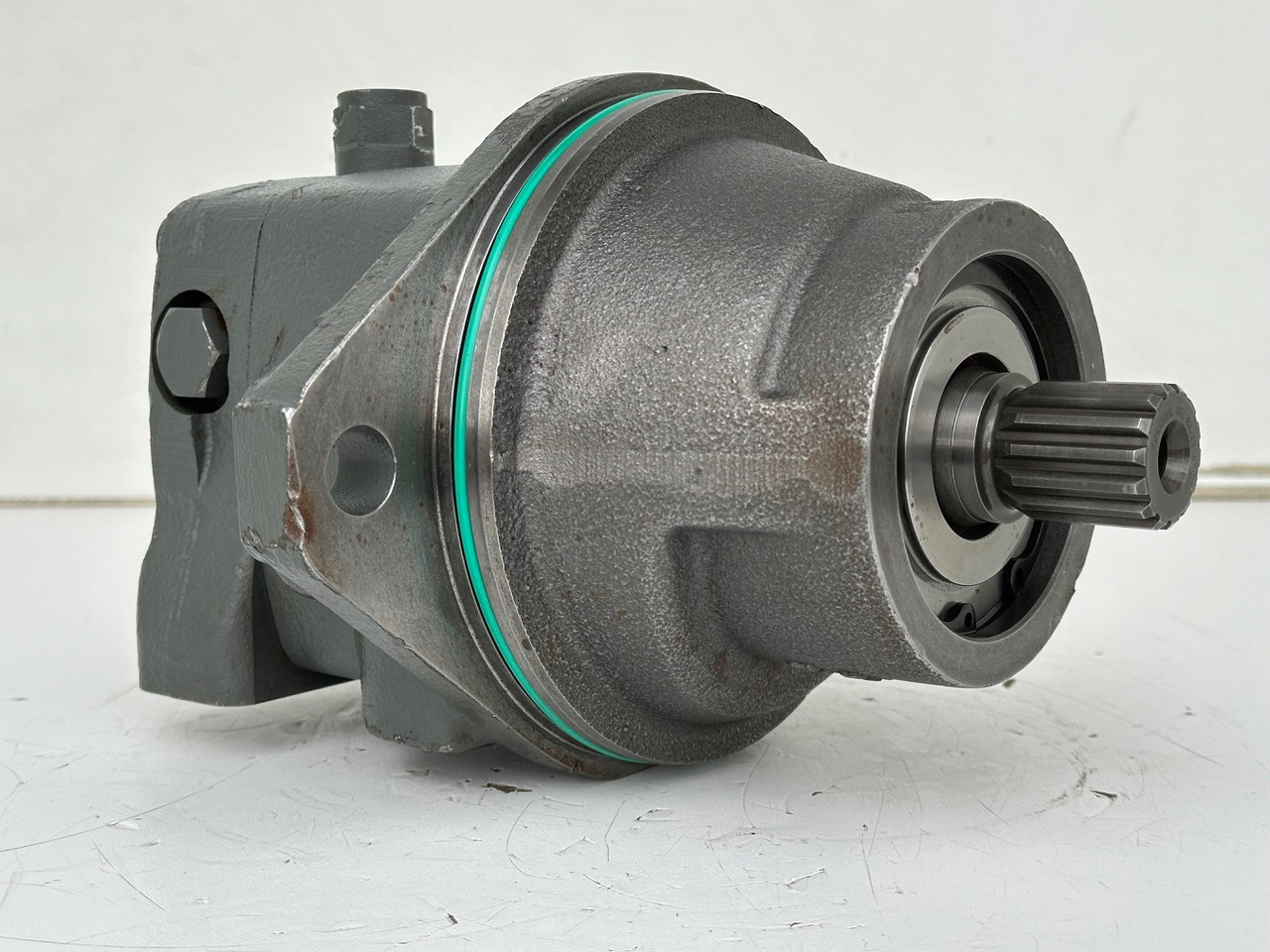 Liebherr Hydraulikeinbaumotor FMF045, ID-Nr.10132702. A924, LH30C, LH30M, LH35M, LH35MT, LH40C, LH40CP, LH40M, LH40MP, LH50CHR, LH50M, LH50MHR, LH50MT. #23.12.01063# - Hidraulinis variklis - Statybinė technika: foto 4 Liebherr Hydraulikeinbaumotor FMF045, ID-Nr.10132702. A924, LH30C, LH30M, LH35M, LH35MT, LH40C, LH40CP, LH40M, LH40MP, LH50CHR, LH50M, LH50MHR, LH50MT. #23.12.01063# - Hidraulinis variklis - Statybinė technika: foto 4