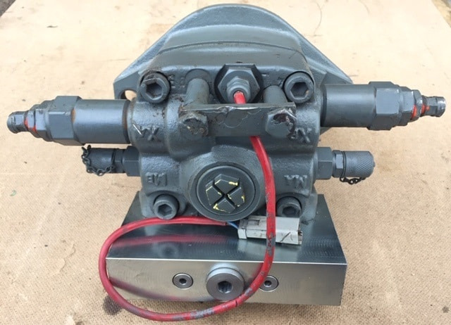 Liebherr Hydraulikeinbaumotor FMF045 and Dämpfungsventil DV22. ID-Nr.10137481 - ID-Nr.10152486 - ID-Nr.11369615 and ID-Nr.10151323 - Hidraulinis variklis - Vikšrinis ekskavatorius: foto 4 Liebherr Hydraulikeinbaumotor FMF045 and Dämpfungsventil DV22. ID-Nr.10137481 - ID-Nr.10152486 - ID-Nr.11369615 and ID-Nr.10151323 - Hidraulinis variklis - Vikšrinis ekskavatorius: foto 4