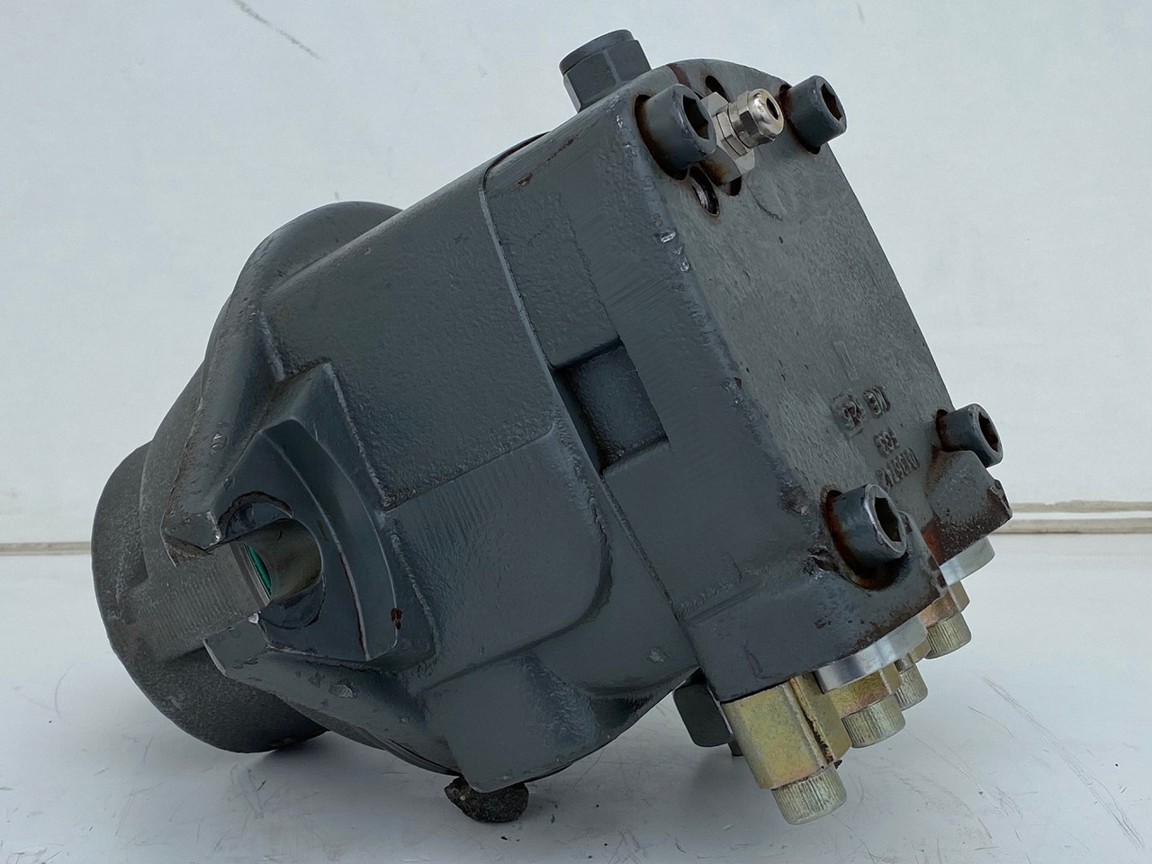 Liebherr Hydraulikeinbaumotor FMF090, ID-Nr.10120382 - ID-Nr.9273168 - ID-Nr.9074075. A900, A944, LH60, E942, EP944, ER944, LOS942, LOS944, P942, P944, R934 TR, R940, R942, R944, R946, R950. #17868 - Hidraulinis variklis - Vikšrinis ekskavatorius: foto 3 Liebherr Hydraulikeinbaumotor FMF090, ID-Nr.10120382 - ID-Nr.9273168 - ID-Nr.9074075. A900, A944, LH60, E942, EP944, ER944, LOS942, LOS944, P942, P944, R934 TR, R940, R942, R944, R946, R950. #17868 - Hidraulinis variklis - Vikšrinis ekskavatorius: foto 3