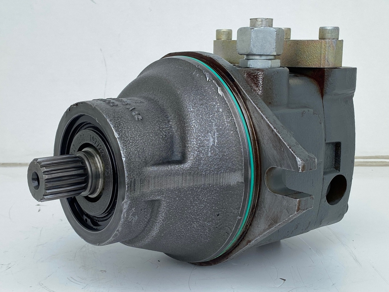 Liebherr Hydraulikeinbaumotor FMF090, ID-Nr.10120382 - ID-Nr.9273168 - ID-Nr.9074075. A900, A944, LH60, E942, EP944, ER944, LOS942, LOS944, P942, P944, R934 TR, R940, R942, R944, R946, R950. #17868 - Hidraulinis variklis - Vikšrinis ekskavatorius: foto 5 Liebherr Hydraulikeinbaumotor FMF090, ID-Nr.10120382 - ID-Nr.9273168 - ID-Nr.9074075. A900, A944, LH60, E942, EP944, ER944, LOS942, LOS944, P942, P944, R934 TR, R940, R942, R944, R946, R950. #17868 - Hidraulinis variklis - Vikšrinis ekskavatorius: foto 5