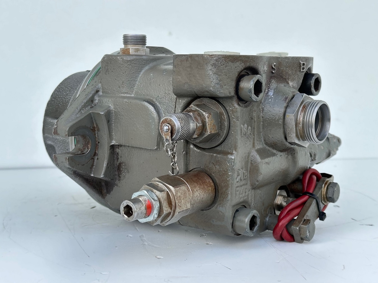 Liebherr Hydraulikeinbaumotor Typ:FMF058, ID-Nr.10122576 - ID-Nr.10145827 - ID-Nr.11371069. LOS1906, P924 COMP , R906, R906 PROTO, R916, R922, R924, R924 COMP, R926 COMP, R926 K LC. #11371069.43199# - Posūkio reduktorius - Statybinė technika: foto 3 Liebherr Hydraulikeinbaumotor Typ:FMF058, ID-Nr.10122576 - ID-Nr.10145827 - ID-Nr.11371069. LOS1906, P924 COMP , R906, R906 PROTO, R916, R922, R924, R924 COMP, R926 COMP, R926 K LC. #11371069.43199# - Posūkio reduktorius - Statybinė technika: foto 3