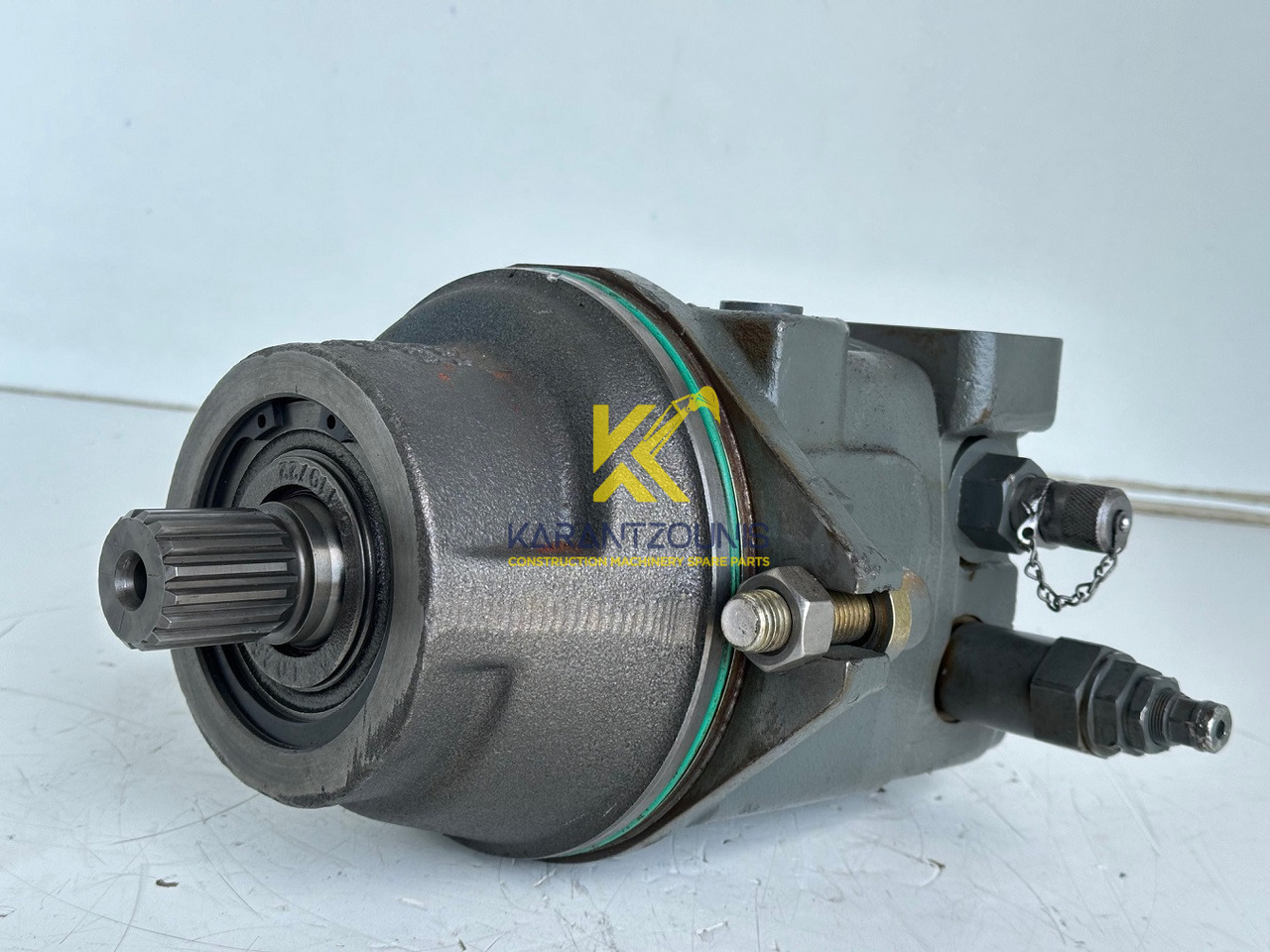 Liebherr Hydraulikeinbaumotor Typ:FMF058, ID-Nr.10122576 - ID-Nr.10145827 - ID-Nr.11371069. LOS1906, P924 COMP , R906, R906 PROTO, R916, R922, R924, R924 COMP, R926 COMP, R926 K LC. #39780# - Hidraulinis variklis - Ekskavatorius: foto 1 Liebherr Hydraulikeinbaumotor Typ:FMF058, ID-Nr.10122576 - ID-Nr.10145827 - ID-Nr.11371069. LOS1906, P924 COMP , R906, R906 PROTO, R916, R922, R924, R924 COMP, R926 COMP, R926 K LC. #39780# - Hidraulinis variklis - Ekskavatorius: foto 1