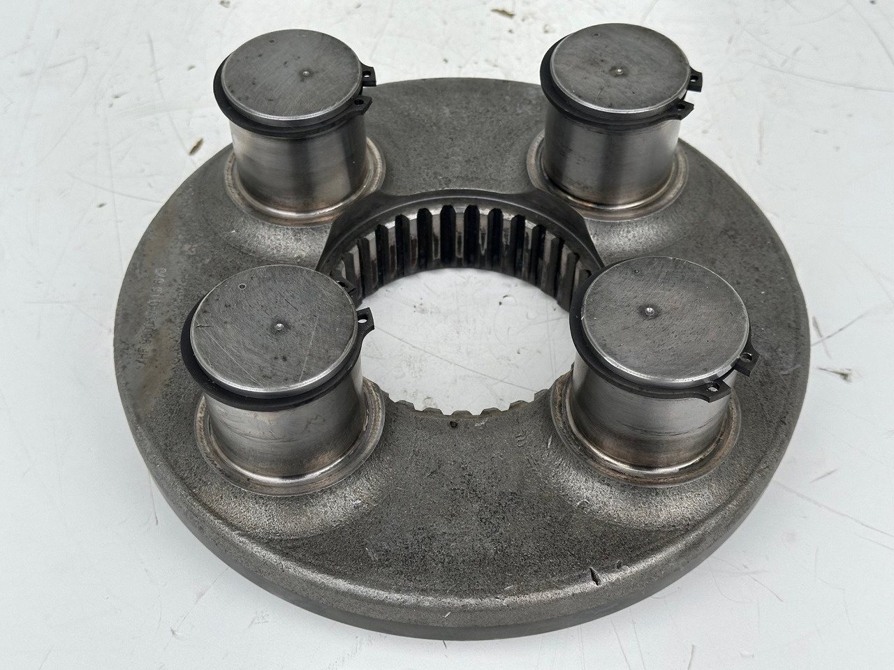 Liebherr Planetenträger ID-Nr.90006540. SAT300/271, SAT300/282, SAT300/288, SAT300/295. LH40, LH50, R936,R950 T, R960 T. #90006540.L6.675# - Posūkio reduktorius - Statybinė technika: foto 2 Liebherr Planetenträger ID-Nr.90006540. SAT300/271, SAT300/282, SAT300/288, SAT300/295. LH40, LH50, R936,R950 T, R960 T. #90006540.L6.675# - Posūkio reduktorius - Statybinė technika: foto 2