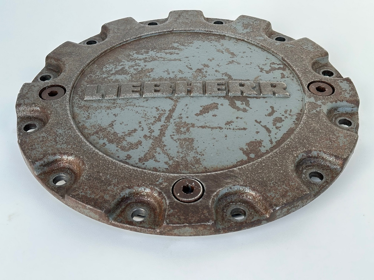 Liebherr Verschlussdeckel ID-Nr.90214374. FAT400P130, FAT400P139. R926-1715, R928-1715, R930-1716, R934-1550, R936 K-LC, R936 K-NLC, R936 K-SLC, R938-1650. #90214374.25.01# - Šoninė pavara - Vikšrinis ekskavatorius: foto 2 Liebherr Verschlussdeckel ID-Nr.90214374. FAT400P130, FAT400P139. R926-1715, R928-1715, R930-1716, R934-1550, R936 K-LC, R936 K-NLC, R936 K-SLC, R938-1650. #90214374.25.01# - Šoninė pavara - Vikšrinis ekskavatorius: foto 2