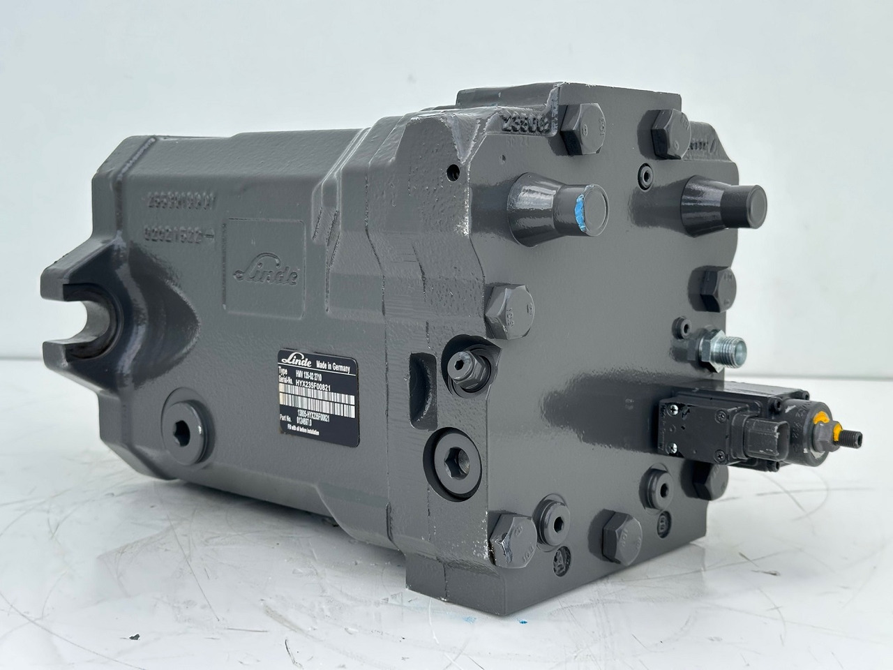 Linde Verstellmotor-Axialkolbenmotor Typ:HMV135-02 2710. #HMV135-02.2710# - Hidraulinis variklis: foto 4 Linde Verstellmotor-Axialkolbenmotor Typ:HMV135-02 2710. #HMV135-02.2710# - Hidraulinis variklis: foto 4