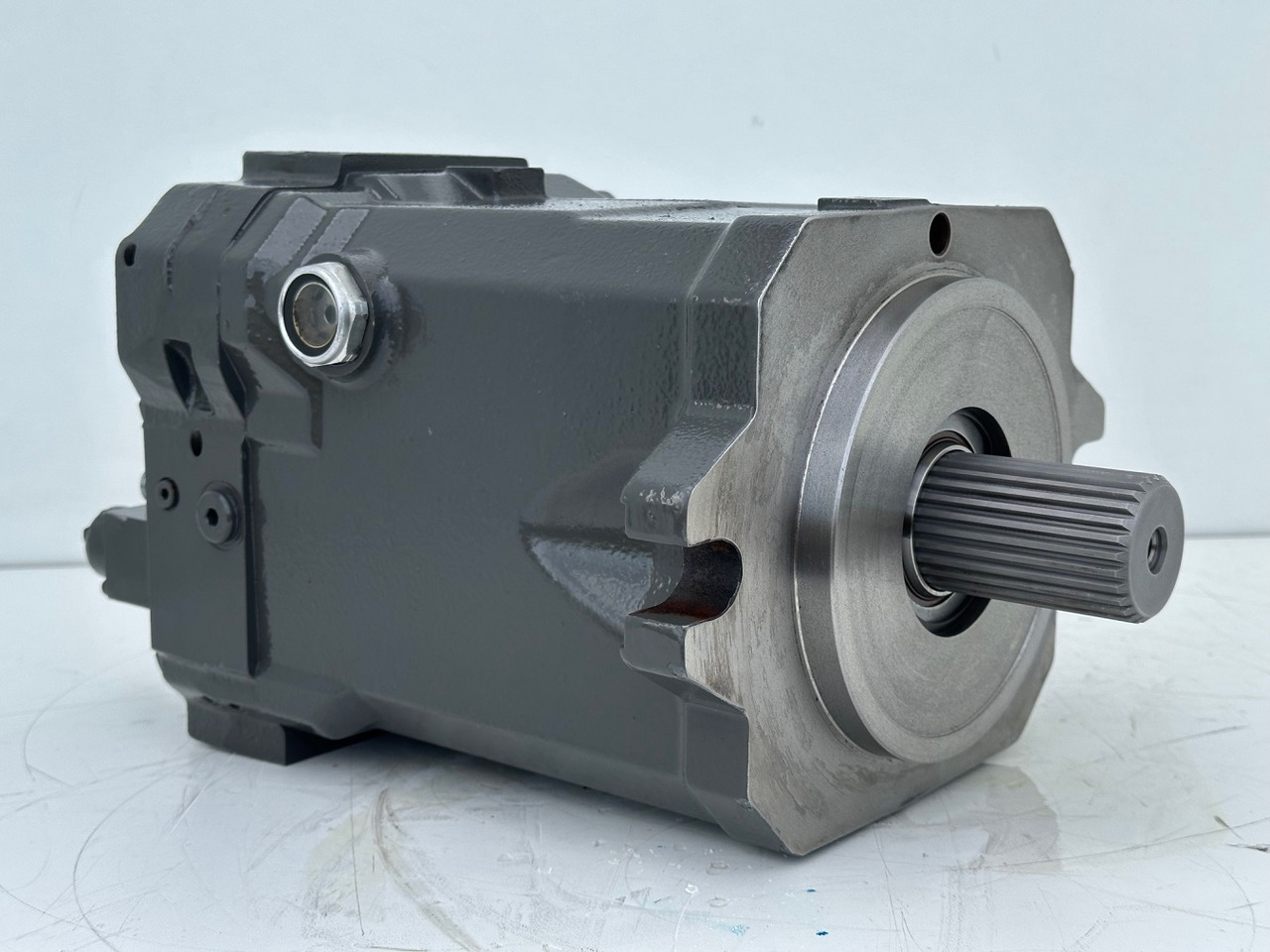 Linde Verstellmotor-Axialkolbenmotor Typ:HMV135-02 2710. #HMV135-02.2710# - Hidraulinis variklis: foto 2 Linde Verstellmotor-Axialkolbenmotor Typ:HMV135-02 2710. #HMV135-02.2710# - Hidraulinis variklis: foto 2