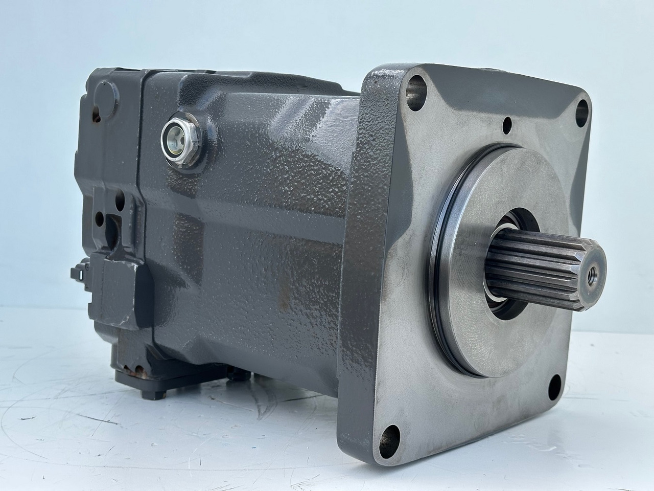 Linde Verstellmotor-Axialkolbenmotor Typ:HMV210-02 2532. #HMV210-02.2532# - Hidraulinis variklis: foto 2 Linde Verstellmotor-Axialkolbenmotor Typ:HMV210-02 2532. #HMV210-02.2532# - Hidraulinis variklis: foto 2