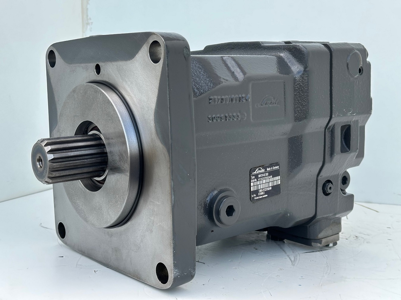 Linde Verstellmotor-Axialkolbenmotor Typ:HMV210-02 2532. #HMV210-02.2532# - Hidraulinis variklis: foto 1 Linde Verstellmotor-Axialkolbenmotor Typ:HMV210-02 2532. #HMV210-02.2532# - Hidraulinis variklis: foto 1