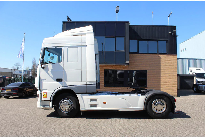 DAF XF 106.460 * EURO6 * 4X2 * - Vilkikas: foto 2 DAF XF 106.460 * EURO6 * 4X2 * - Vilkikas: foto 2