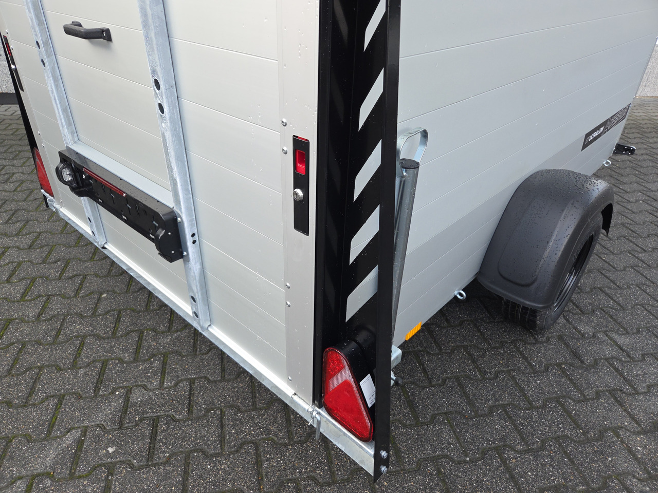 ALUBOXX Deckelanhänger GTB 1350 VT3 Ultra Low 251x151cm 1350kg - Motociklo priekaba: foto 3 ALUBOXX Deckelanhänger GTB 1350 VT3 Ultra Low 251x151cm 1350kg - Motociklo priekaba: foto 3