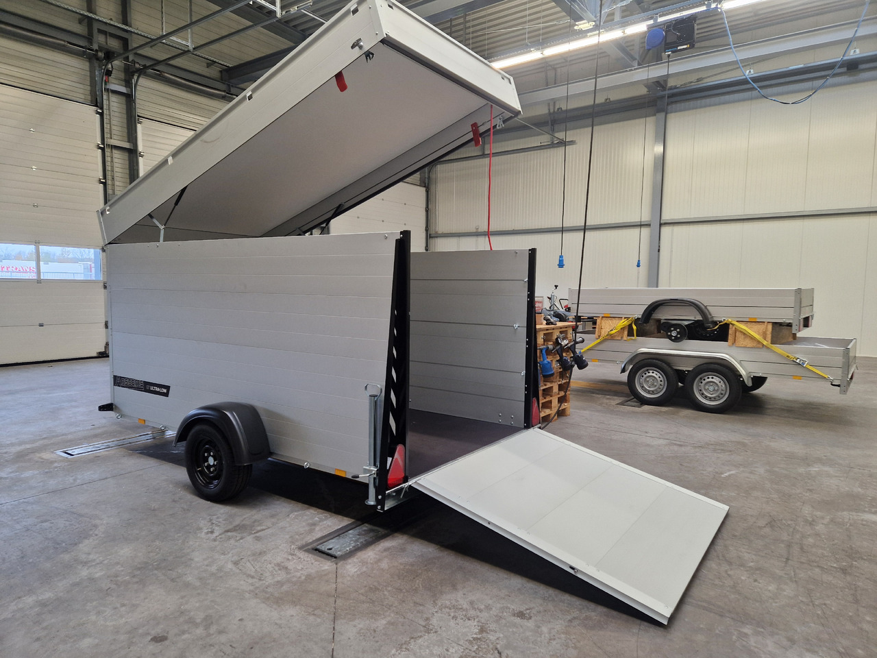 ALUBOXX Deckelanhänger GTB 1500 VT3 Ultra Low 301x151x153cm LED black deal Modell 2025 - Motociklo priekaba: foto 4 ALUBOXX Deckelanhänger GTB 1500 VT3 Ultra Low 301x151x153cm LED black deal Modell 2025 - Motociklo priekaba: foto 4