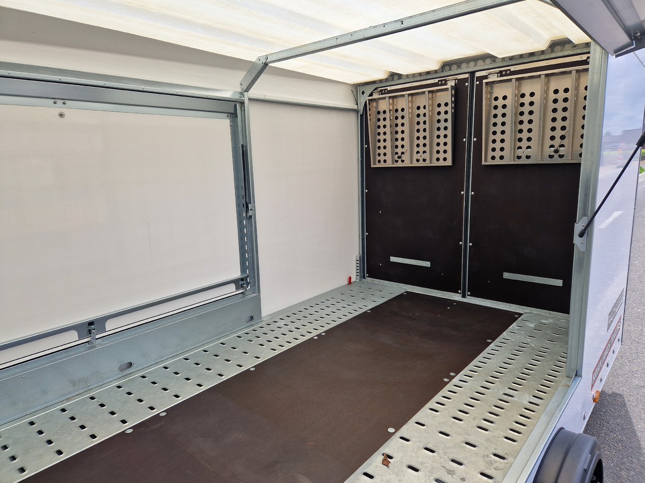 BJT Race Sport Transporter 500x200x175cm Alufelgen 4x12" 2600kg Sonderpreis reduziert - Furgonas priekaba: foto 4 BJT Race Sport Transporter 500x200x175cm Alufelgen 4x12" 2600kg Sonderpreis reduziert - Furgonas priekaba: foto 4