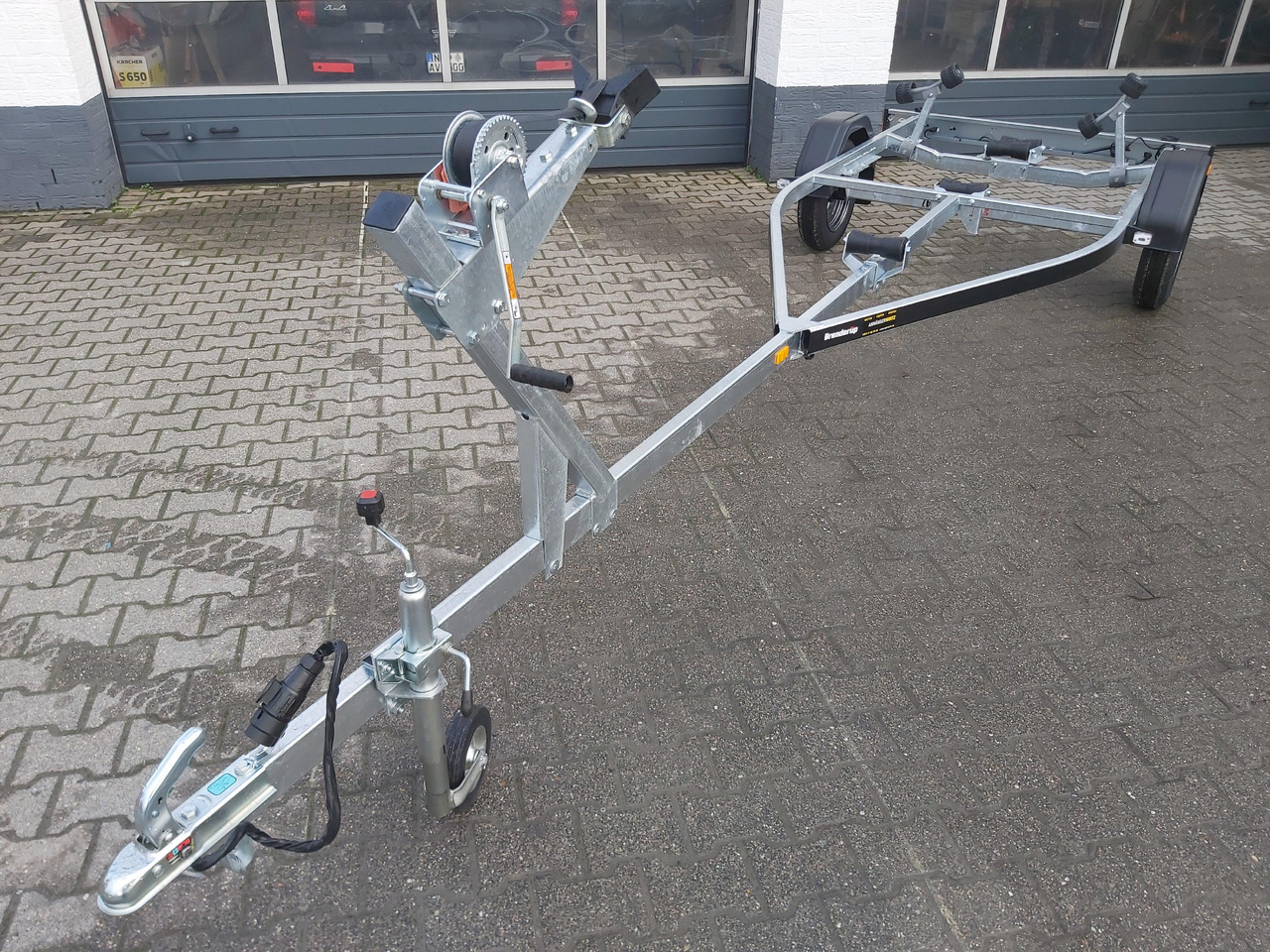 Brenderup Bootstrailer 750L UB Premium 180750UBL 750kg Winde 311959 Januar Online Aktion - Valties priekaba: foto 3 Brenderup Bootstrailer 750L UB Premium 180750UBL 750kg Winde 311959 Januar Online Aktion - Valties priekaba: foto 3