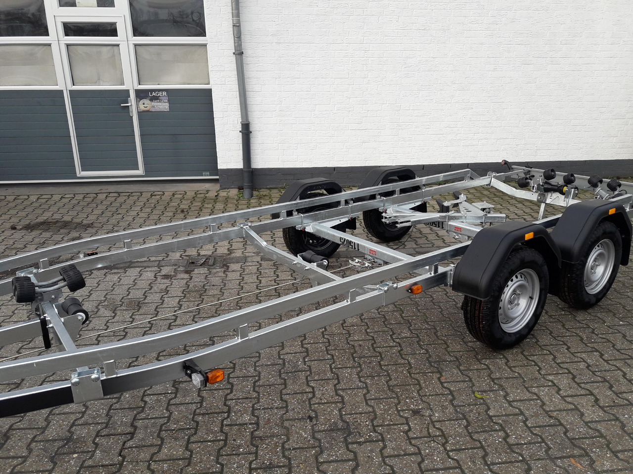 Brenderup Bootstrailer Premium 242500 TB SR 2500 Superrollen Winde 2500kg 312269 Modell 2024 - Valties priekaba: foto 2 Brenderup Bootstrailer Premium 242500 TB SR 2500 Superrollen Winde 2500kg 312269 Modell 2024 - Valties priekaba: foto 2