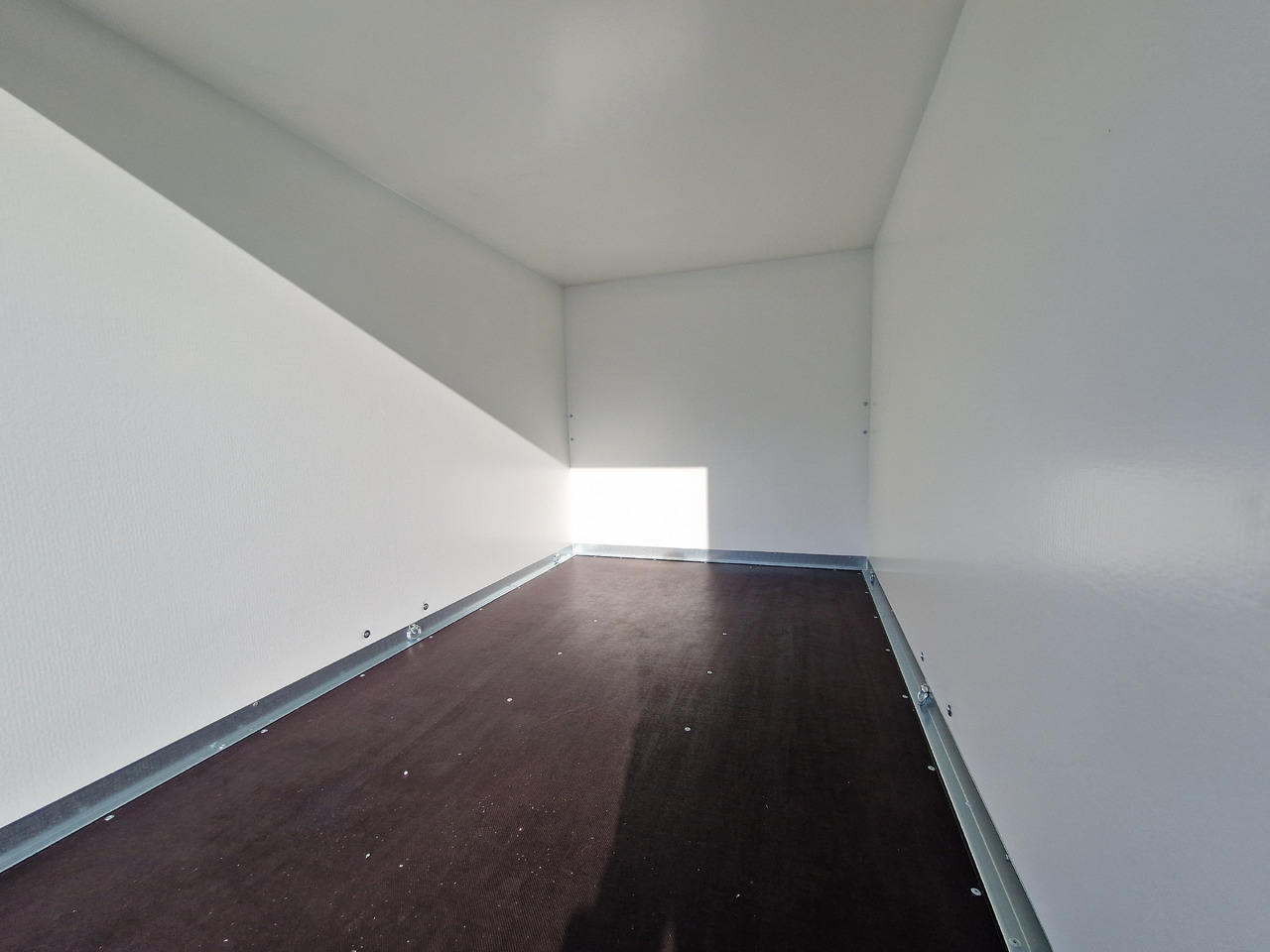 Brenderup Cargo Dynamic CD260 B R 260x153x150cm niedrig Heckrampe Wabenwände (S) 1300kg - Furgonas priekaba: foto 2 Brenderup Cargo Dynamic CD260 B R 260x153x150cm niedrig Heckrampe Wabenwände (S) 1300kg - Furgonas priekaba: foto 2