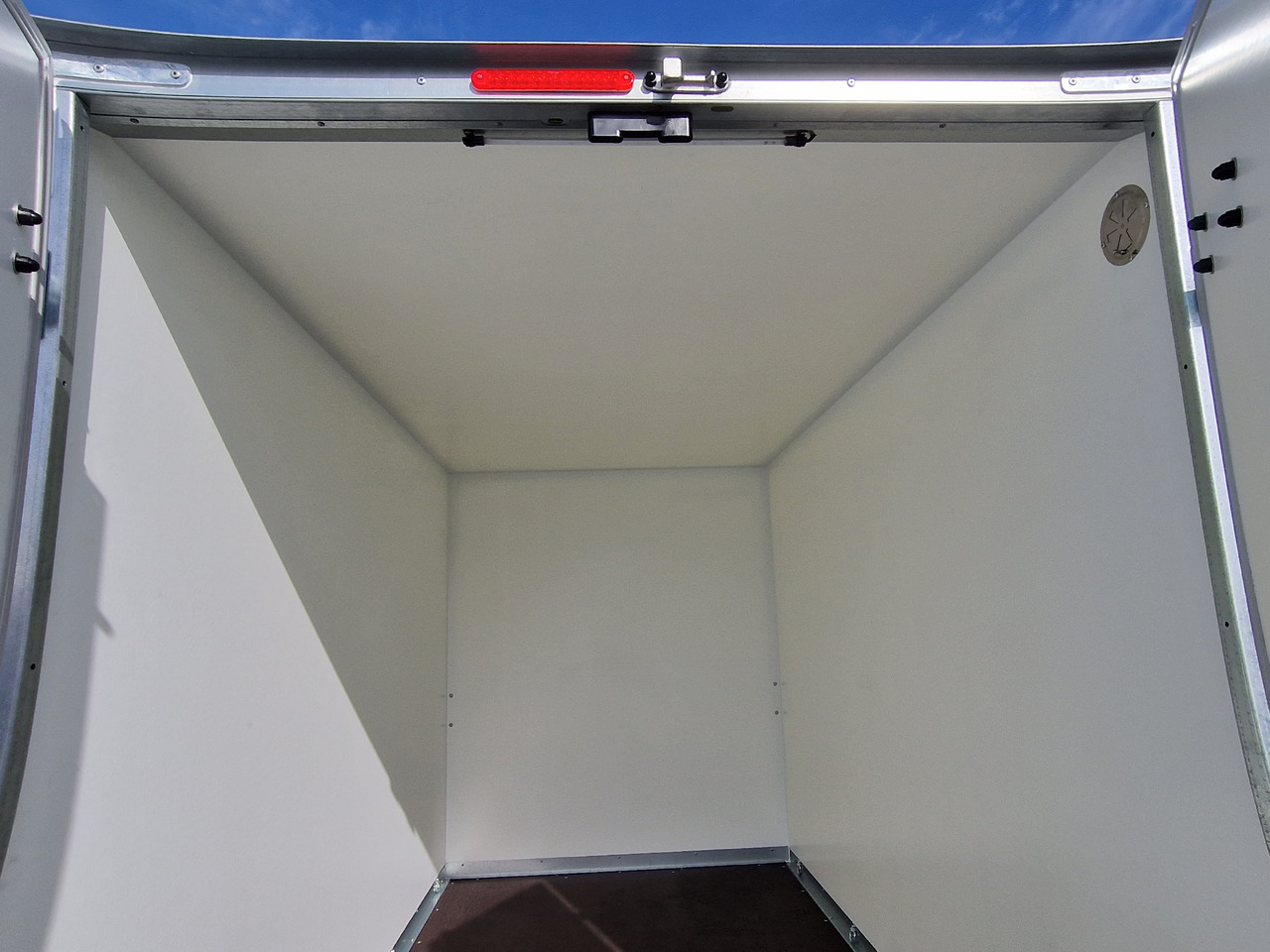 Brenderup Cargo Dynamic CD300 BD 300x155x185cm Hecktüren Wabenwände (M) 1300kg - Furgonas priekaba: foto 5 Brenderup Cargo Dynamic CD300 BD 300x155x185cm Hecktüren Wabenwände (M) 1300kg - Furgonas priekaba: foto 5