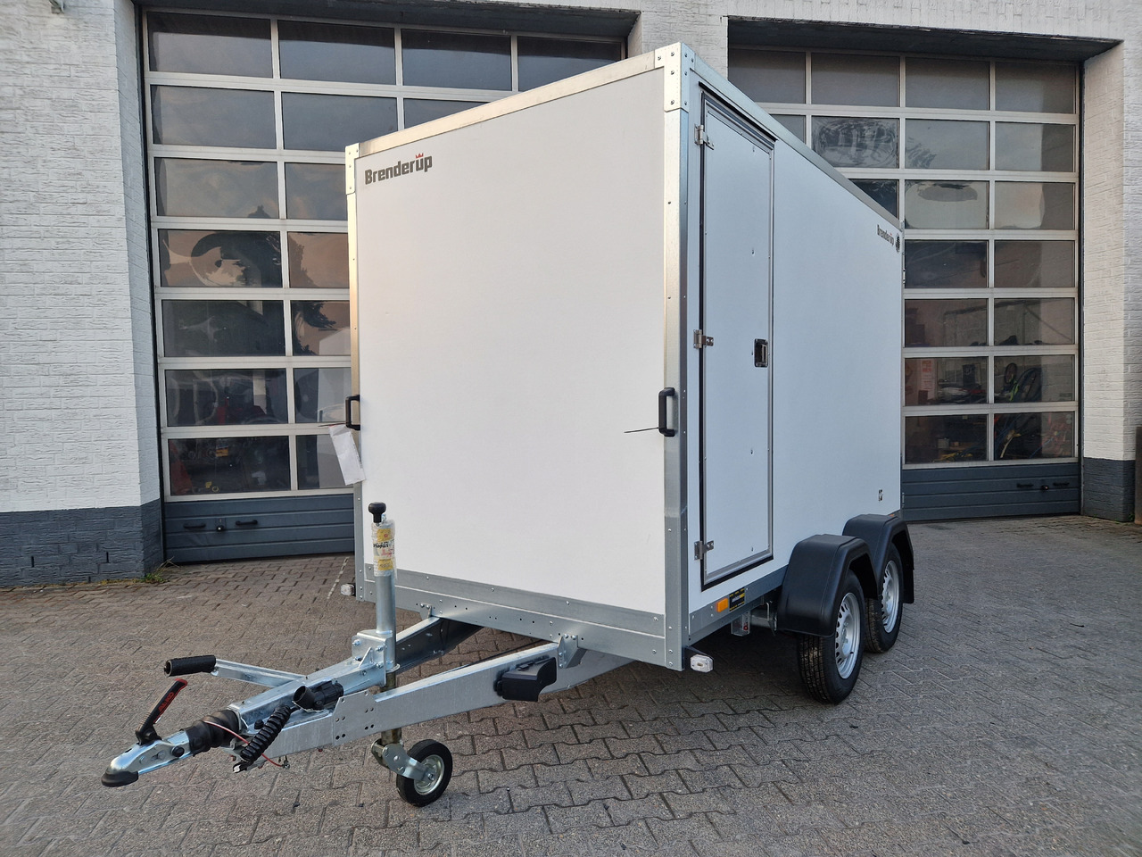 Brenderup Cargo Dynamic CD300 TB D ST SK 300x155x185cm Heck Seitentür Serviceklappe Wabe (M) 2000kg - Prekybinė priekaba: foto 3 Brenderup Cargo Dynamic CD300 TB D ST SK 300x155x185cm Heck Seitentür Serviceklappe Wabe (M) 2000kg - Prekybinė priekaba: foto 3