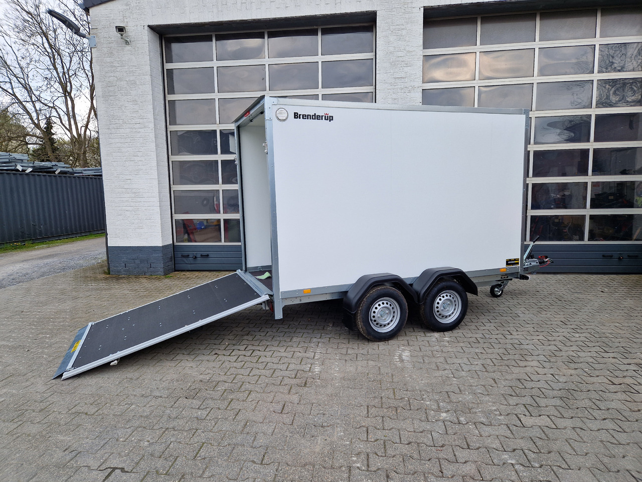 Brenderup Cargo Dynamic CD300 TB R 300x150x185cm Heckrampe Wabenwände (M) 2000kg - Furgonas priekaba: foto 2 Brenderup Cargo Dynamic CD300 TB R 300x150x185cm Heckrampe Wabenwände (M) 2000kg - Furgonas priekaba: foto 2