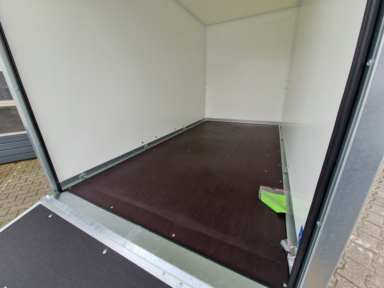 Brenderup Cargo Dynamic CD300 TB R 300x150x185cm Heckrampe Wabenwände (M) 2000kg - Furgonas priekaba: foto 3 Brenderup Cargo Dynamic CD300 TB R 300x150x185cm Heckrampe Wabenwände (M) 2000kg - Furgonas priekaba: foto 3