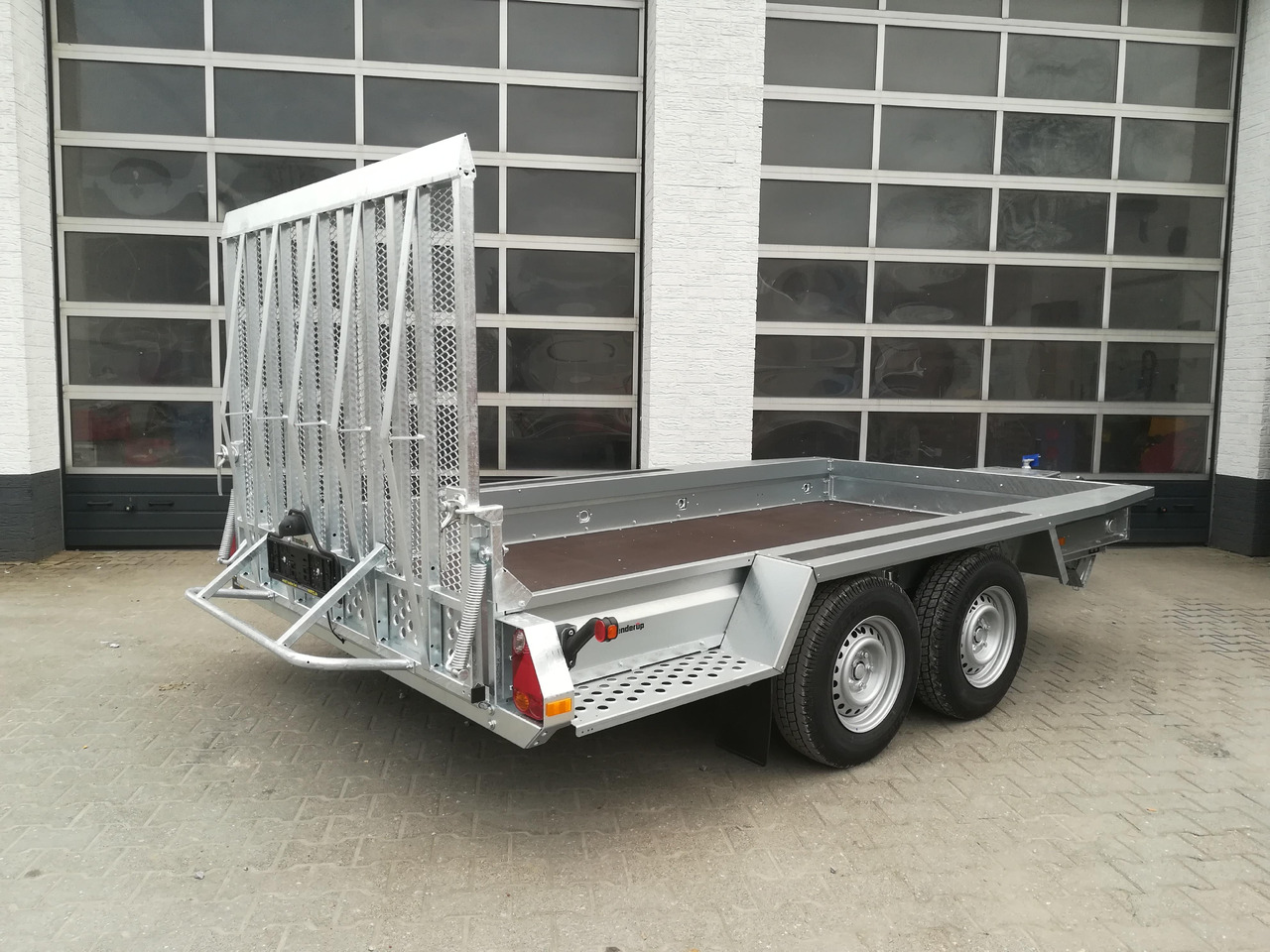 Brenderup MT 3651 MT3600 STB 3500 365x180x27cm Auffahrklappe Löffelablage (L) 3500kg Modell 2025 - Priekaba spec technikai: foto 4 Brenderup MT 3651 MT3600 STB 3500 365x180x27cm Auffahrklappe Löffelablage (L) 3500kg Modell 2025 - Priekaba spec technikai: foto 4