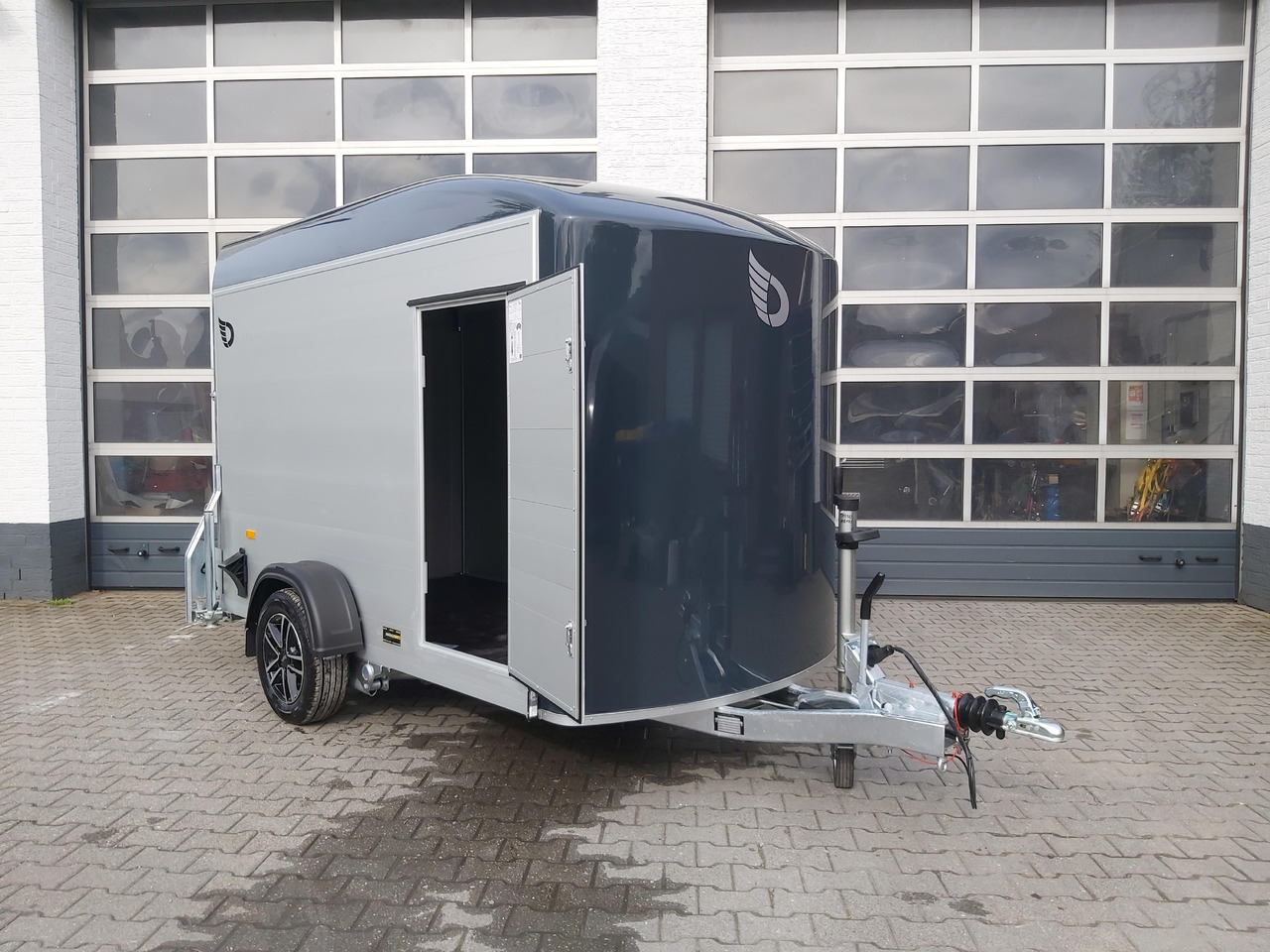 Cargo Roadster 300 300x150x184cm Alu Poly darkgrey Seitentür Alufelgen darkline 100km/H 1300kg - Furgonas priekaba: foto 2 Cargo Roadster 300 300x150x184cm Alu Poly darkgrey Seitentür Alufelgen darkline 100km/H 1300kg - Furgonas priekaba: foto 2