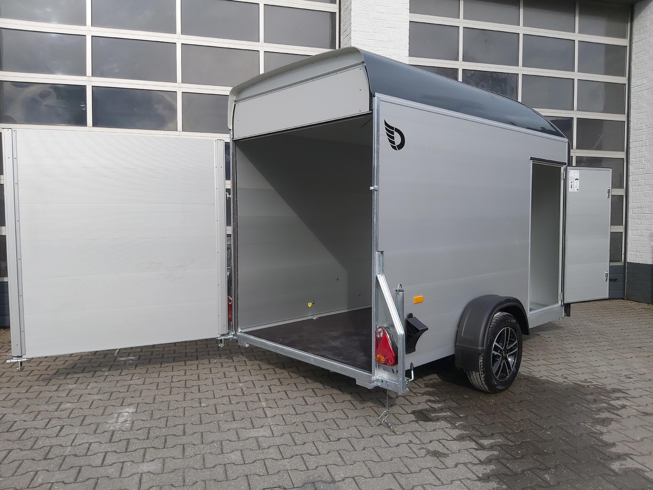 Cargo Roadster 300 300x150x184cm Alu Poly darkgrey Seitentür Alufelgen darkline 100km/H 1300kg - Furgonas priekaba: foto 5 Cargo Roadster 300 300x150x184cm Alu Poly darkgrey Seitentür Alufelgen darkline 100km/H 1300kg - Furgonas priekaba: foto 5