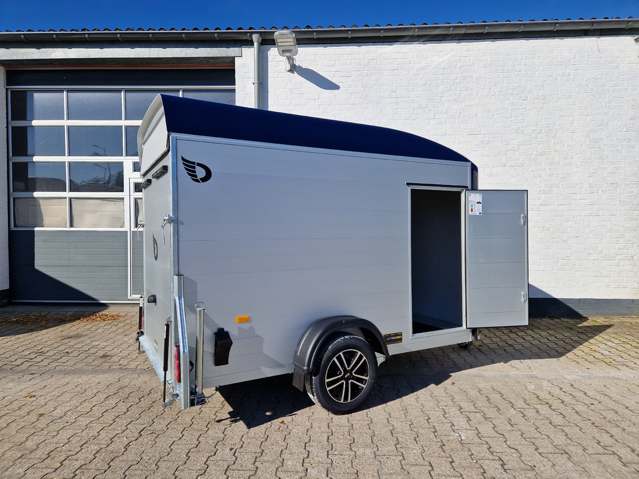 Cargo Roadster 300 300x150x184cm Alu Poly royal blau Alufelgen darkline Pullman 1300kg 100km/H - Furgonas priekaba: foto 3 Cargo Roadster 300 300x150x184cm Alu Poly royal blau Alufelgen darkline Pullman 1300kg 100km/H - Furgonas priekaba: foto 3