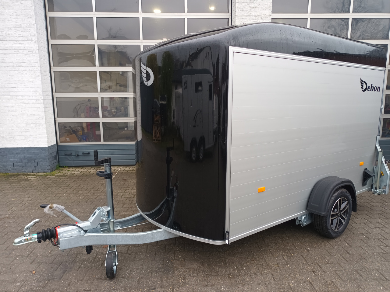 Furgonas priekaba Cargo Roadster 400 312x164x184cm Alu Poly black Seitentür Alufelgen Aluboden 1300kg Pullman 100km/H: foto 7 Furgonas priekaba Cargo Roadster 400 312x164x184cm Alu Poly black Seitentür Alufelgen Aluboden 1300kg Pullman 100km/H: foto 7