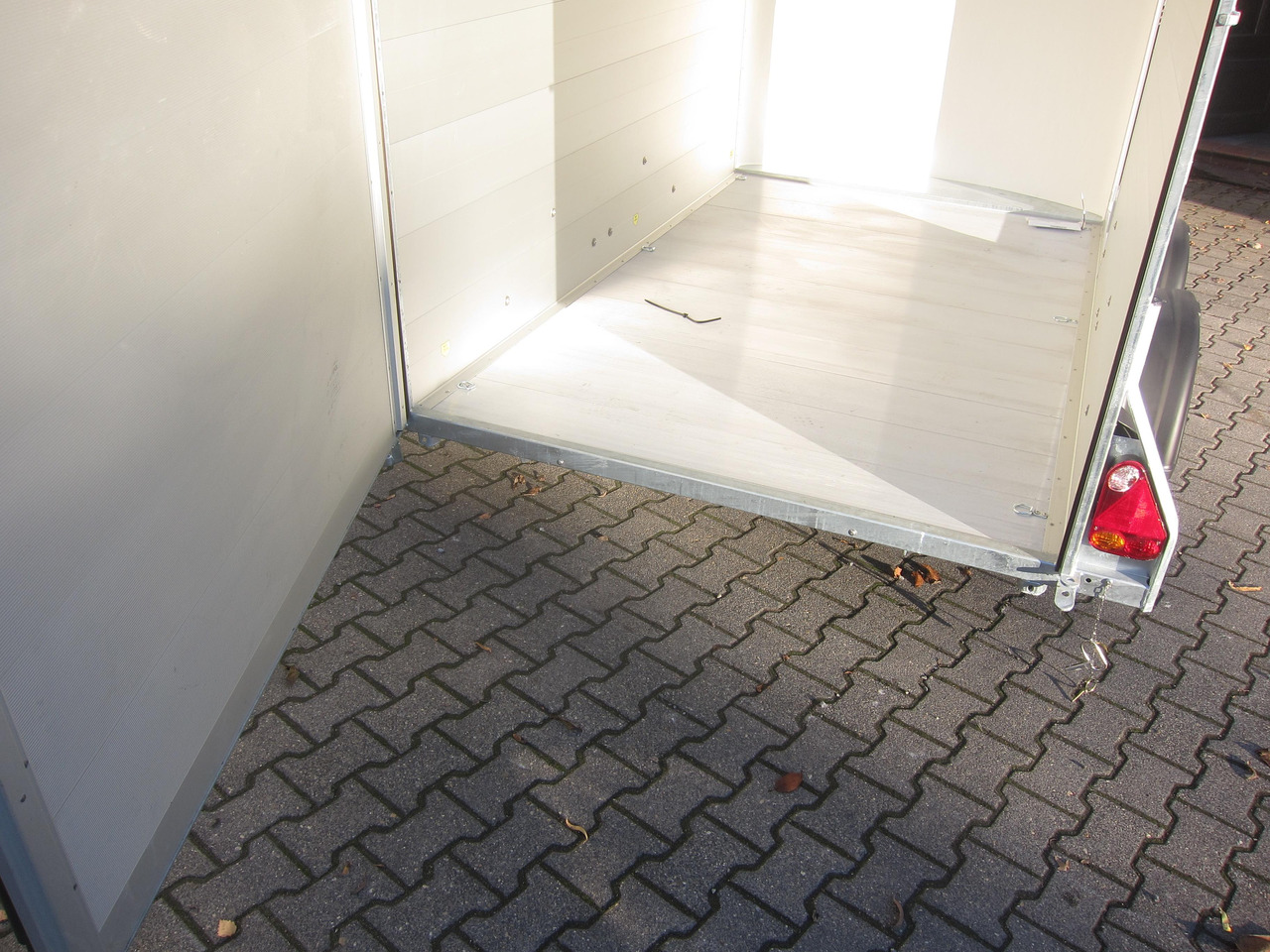 Cargo Roadster 500 312x167x199cm Alu Poly white Seitentür Pullman 100km/H 2000kg - Furgonas priekaba: foto 2 Cargo Roadster 500 312x167x199cm Alu Poly white Seitentür Pullman 100km/H 2000kg - Furgonas priekaba: foto 2