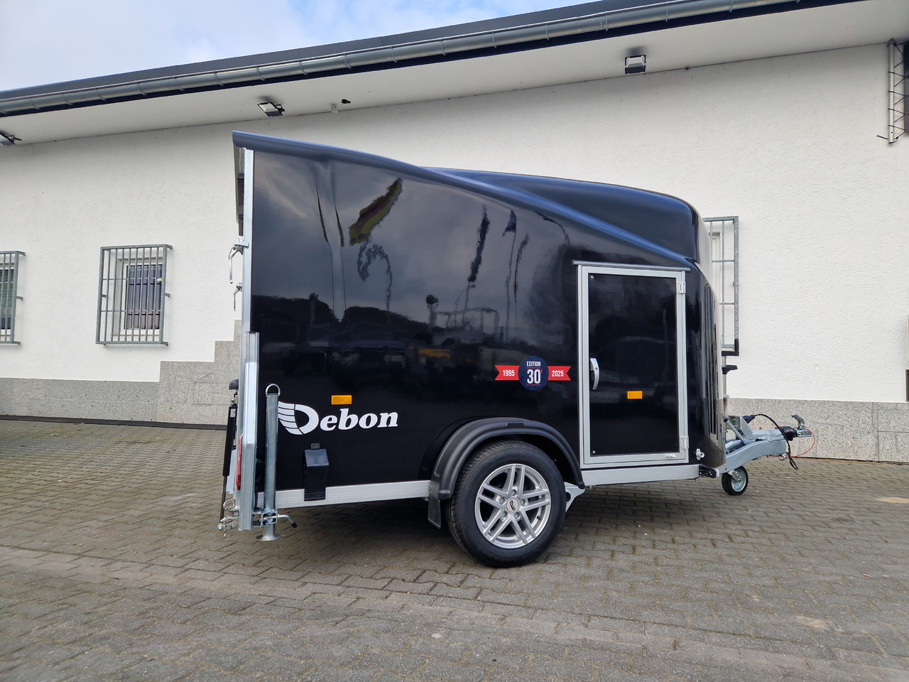 Debon Cargo 1300 300x152x168cm black Seitentür Alufelgen silver Pullman II 100km/H 1300kg Modell 25 - Automobilinė priekaba: foto 4 Debon Cargo 1300 300x152x168cm black Seitentür Alufelgen silver Pullman II 100km/H 1300kg Modell 25 - Automobilinė priekaba: foto 4