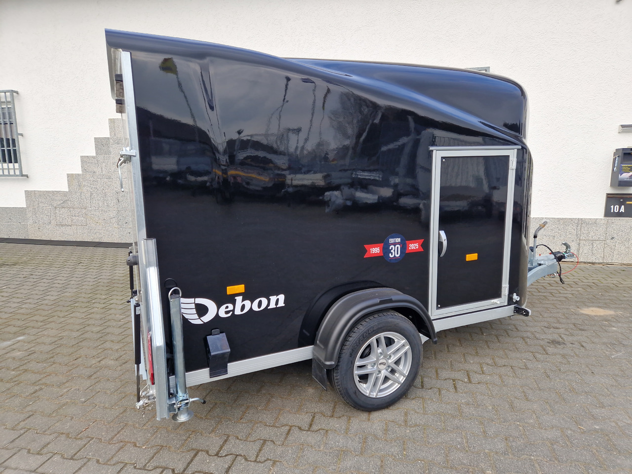Debon Cargo 1300 300x152x168cm black Seitentür Alufelgen silver Pullman II 100km/H 1300kg Modell 25 - Automobilinė priekaba: foto 5 Debon Cargo 1300 300x152x168cm black Seitentür Alufelgen silver Pullman II 100km/H 1300kg Modell 25 - Automobilinė priekaba: foto 5