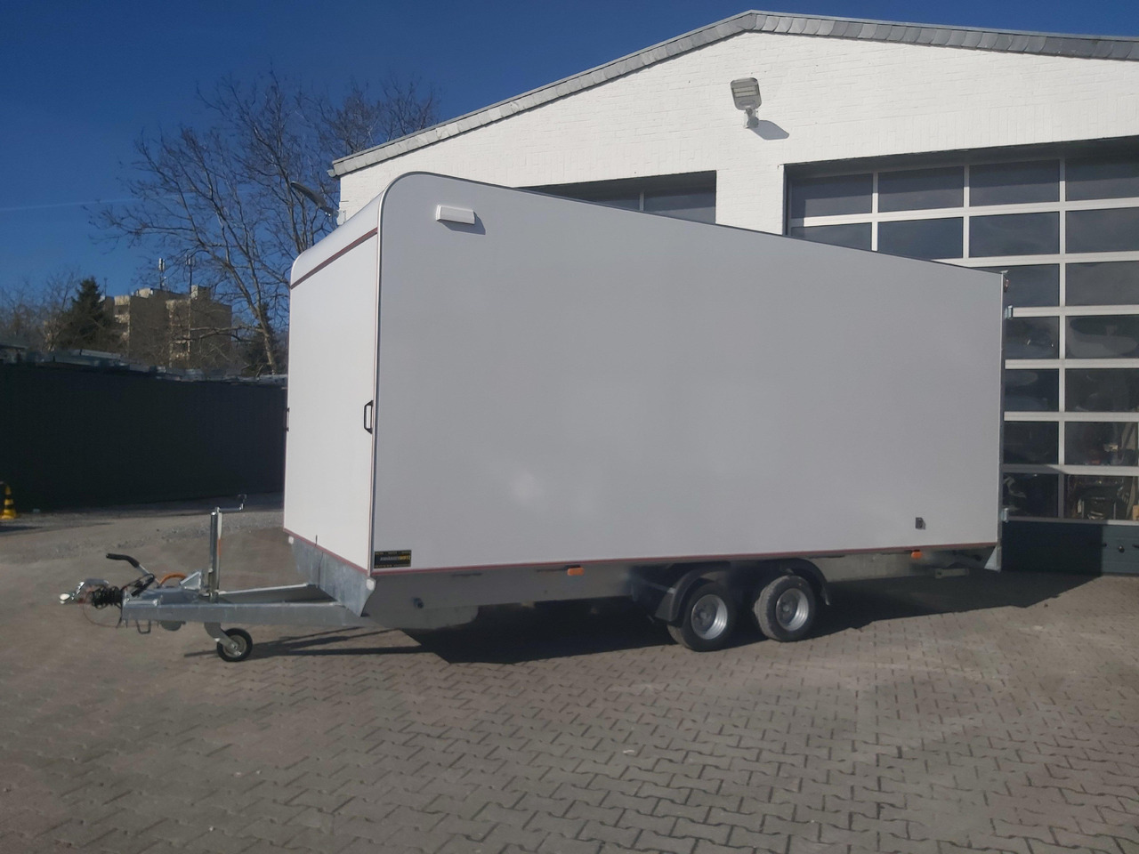 Hochlader Koffer TFSP 500T.00 500x220x210cm aero Zurrsystem 10 Zoll (XXL) 100km/H 2700kg - Furgonas priekaba: foto 2 Hochlader Koffer TFSP 500T.00 500x220x210cm aero Zurrsystem 10 Zoll (XXL) 100km/H 2700kg - Furgonas priekaba: foto 2