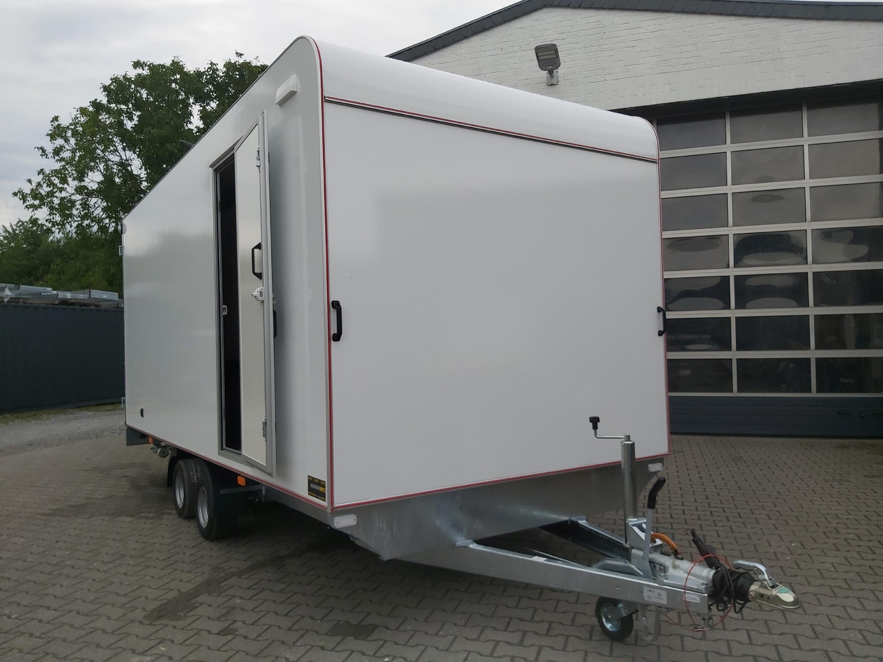 Hochlader Koffer TFSP 500T.00 500x220x210cm aero Zurrsytem Seitentür 10" (XXL) 100km/H 3000kg - Furgonas priekaba: foto 2 Hochlader Koffer TFSP 500T.00 500x220x210cm aero Zurrsytem Seitentür 10" (XXL) 100km/H 3000kg - Furgonas priekaba: foto 2