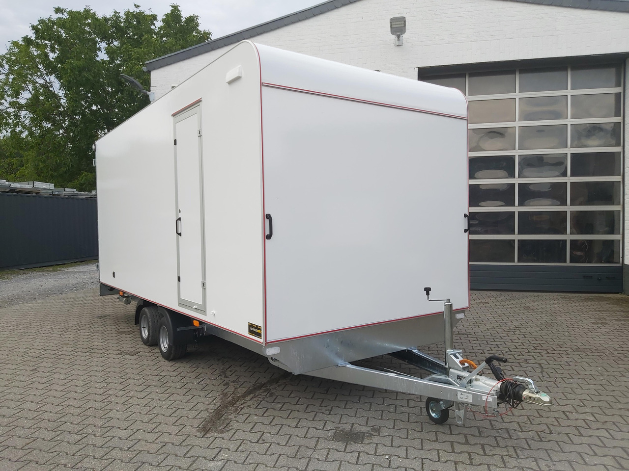 Hochlader Koffer TFSP 500T.00 500x220x210cm aero Zurrsytem Seitentür 10" (XXL) 100km/H 3000kg - Furgonas priekaba: foto 1 Hochlader Koffer TFSP 500T.00 500x220x210cm aero Zurrsytem Seitentür 10" (XXL) 100km/H 3000kg - Furgonas priekaba: foto 1