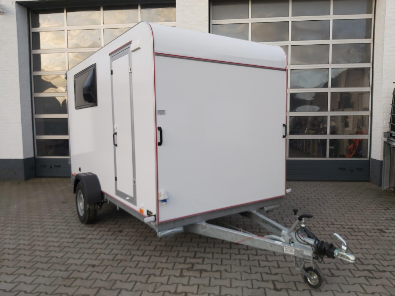 Koffer Sport Camp TFS 360.00 360x180x190cm aero Seitentür 2 Fenster+ DL IL 230V 1300kg 100km/H - Prikabinamas namelis: foto 2 Koffer Sport Camp TFS 360.00 360x180x190cm aero Seitentür 2 Fenster+ DL IL 230V 1300kg 100km/H - Prikabinamas namelis: foto 2