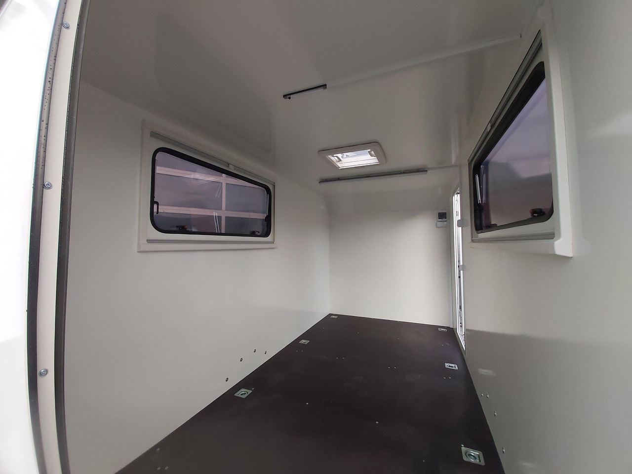Prikabinamas namelis Koffer Sport Camp TFS 360.00 360x180x190cm aero Seitentür 2 Fenster+ DL IL 230V 1300kg 100km/H: foto 8
