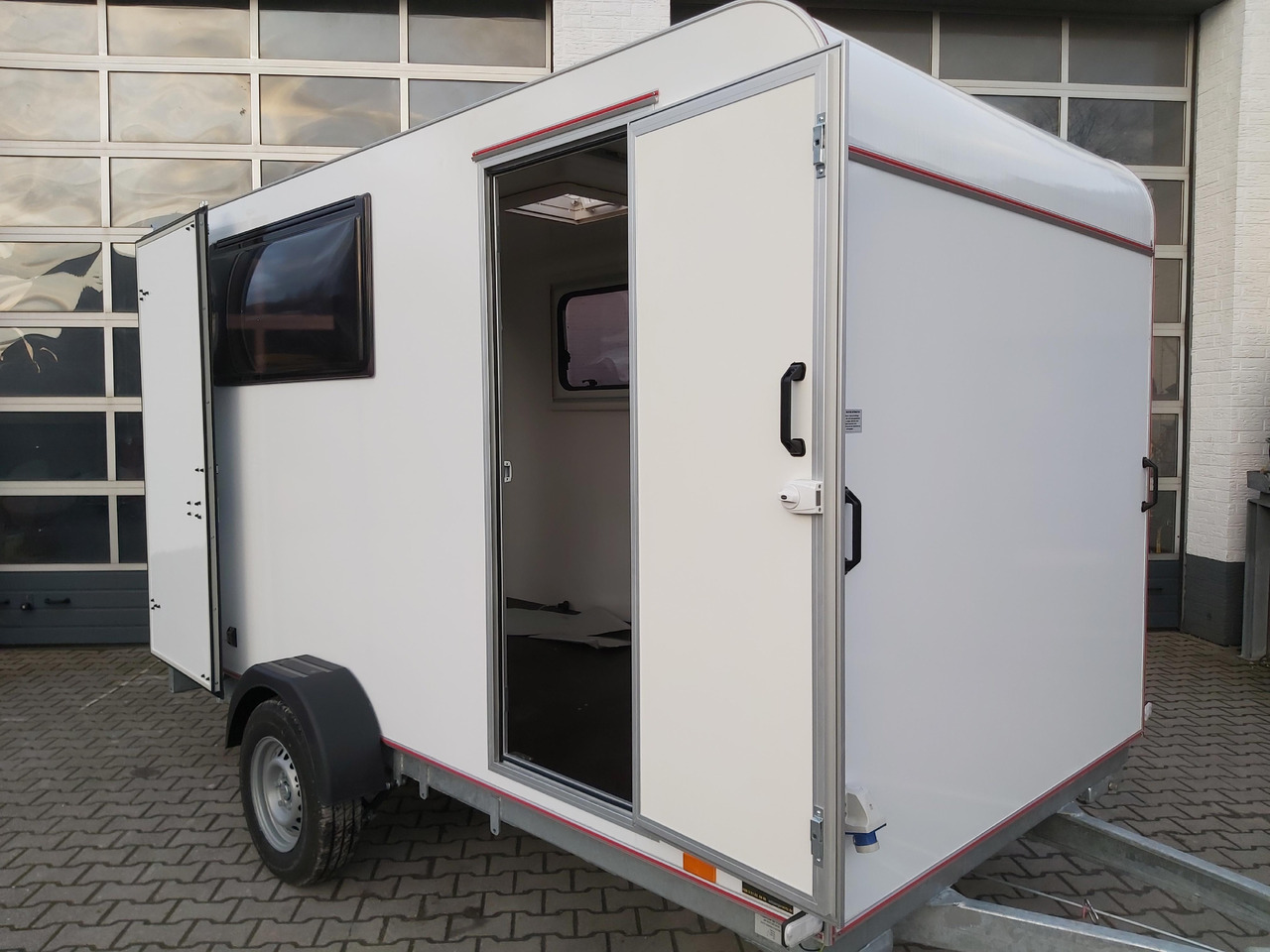 Koffer Sport Camp TFS 360.00 360x180x190cm aero Seitentür 2 Fenster+ DL IL 230V 1300kg 100km/H - Prikabinamas namelis: foto 3 Koffer Sport Camp TFS 360.00 360x180x190cm aero Seitentür 2 Fenster+ DL IL 230V 1300kg 100km/H - Prikabinamas namelis: foto 3