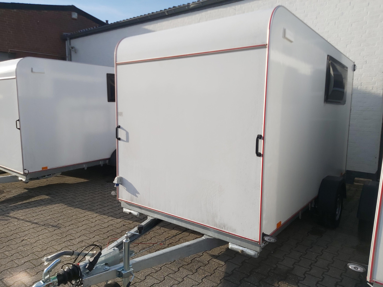 Koffer Sport Camp TFS 360.00 360x180x190cm aero Seitentür 2 Fenster+ DL IL 230V 1300kg 100km/H - Prikabinamas namelis: foto 1 Koffer Sport Camp TFS 360.00 360x180x190cm aero Seitentür 2 Fenster+ DL IL 230V 1300kg 100km/H - Prikabinamas namelis: foto 1