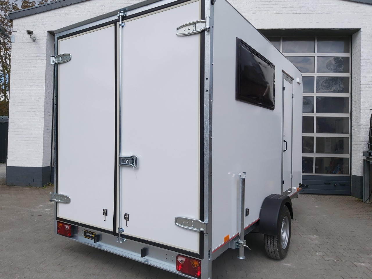 Koffer Sport Camp TFS 360.00 360x200x210cm aero Seitentür Fenster Bett (L) 1300kg 100km/H - Prikabinamas namelis: foto 2 Koffer Sport Camp TFS 360.00 360x200x210cm aero Seitentür Fenster Bett (L) 1300kg 100km/H - Prikabinamas namelis: foto 2