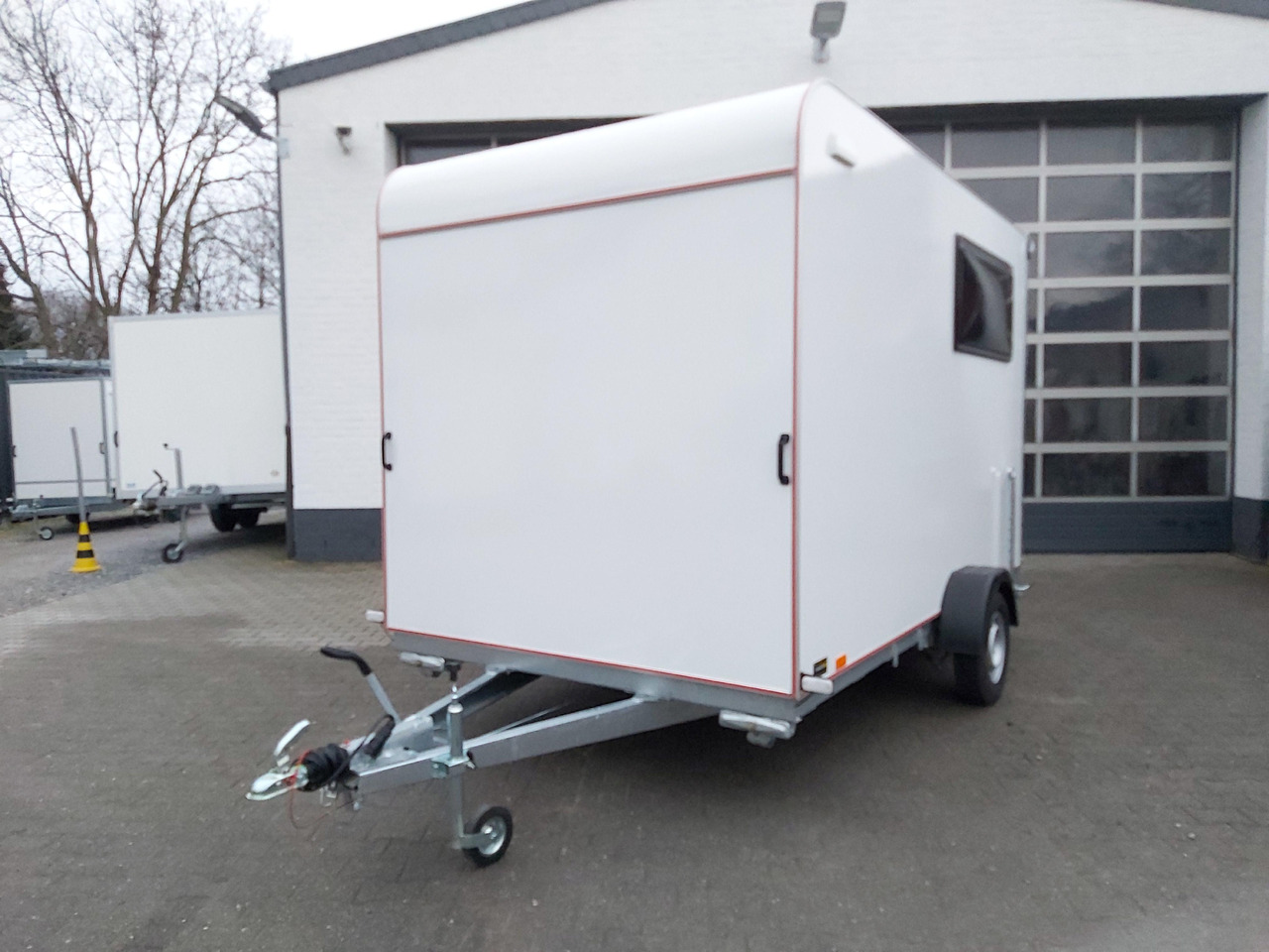 Furgonas priekaba Koffer Sport Camp TFS 360.01 1500 360x200x210cm Seitentür Heckrampe 2 Fenster IL 230V 100km/H 1500kg: foto 6