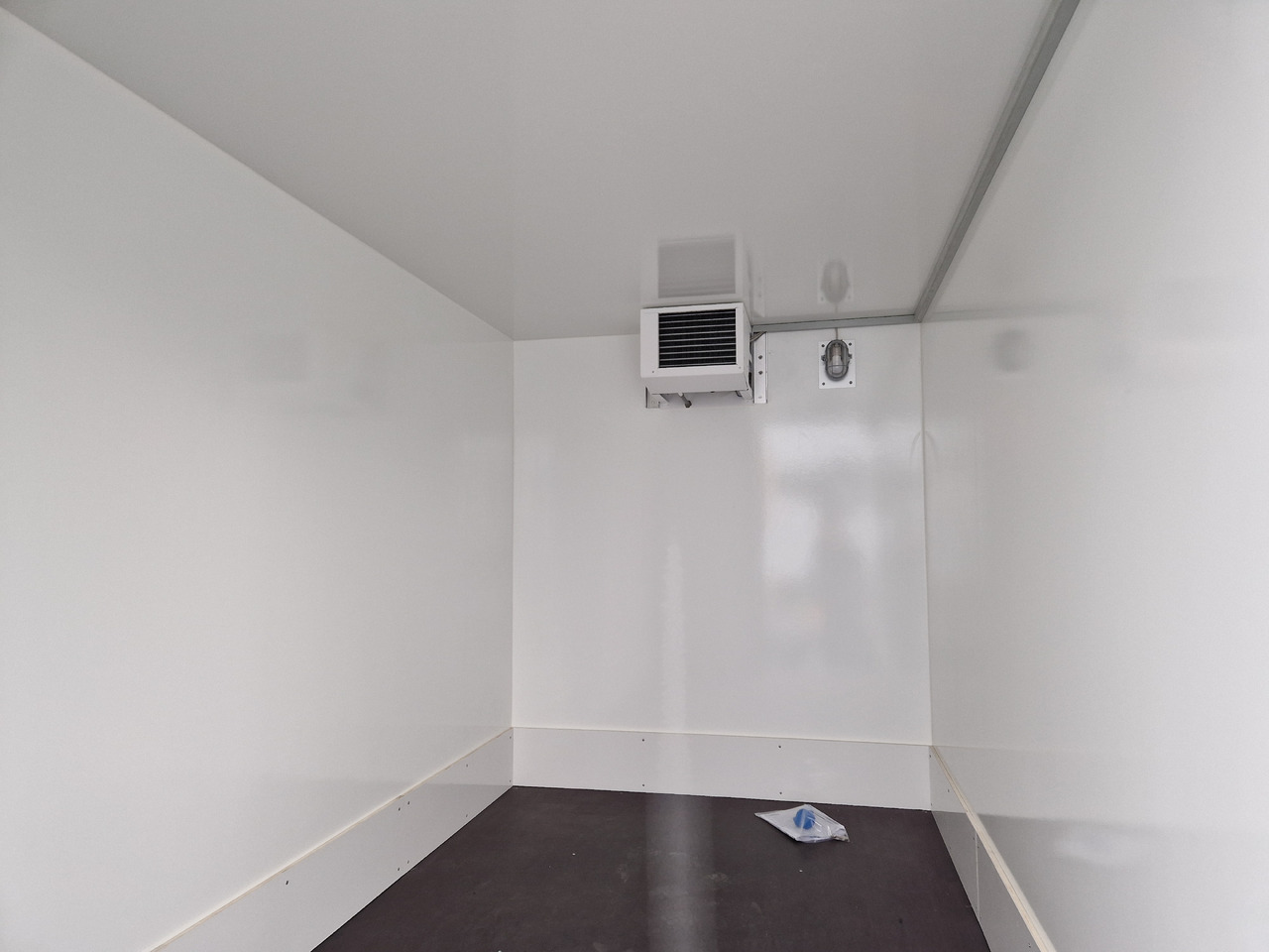 Kühlanhänger AZKF C 3535/180 343x178x200cm Cibin 230V Plus Kühlung 4 Stützen 3500kg - Refrižeratorius priekaba: foto 4 Kühlanhänger AZKF C 3535/180 343x178x200cm Cibin 230V Plus Kühlung 4 Stützen 3500kg - Refrižeratorius priekaba: foto 4