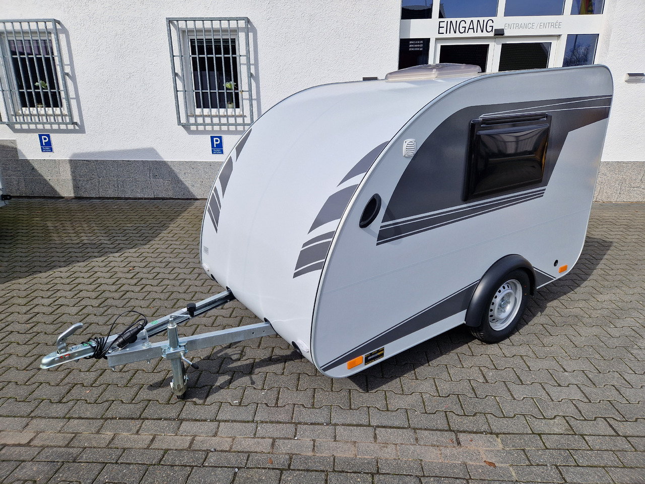 Mini Camper Mini Tommy TMC25 Basic 252x140x121cm 100 km/H 750kg ungebremst Januar AKTION - Prikabinamas namelis: foto 4 Mini Camper Mini Tommy TMC25 Basic 252x140x121cm 100 km/H 750kg ungebremst Januar AKTION - Prikabinamas namelis: foto 4