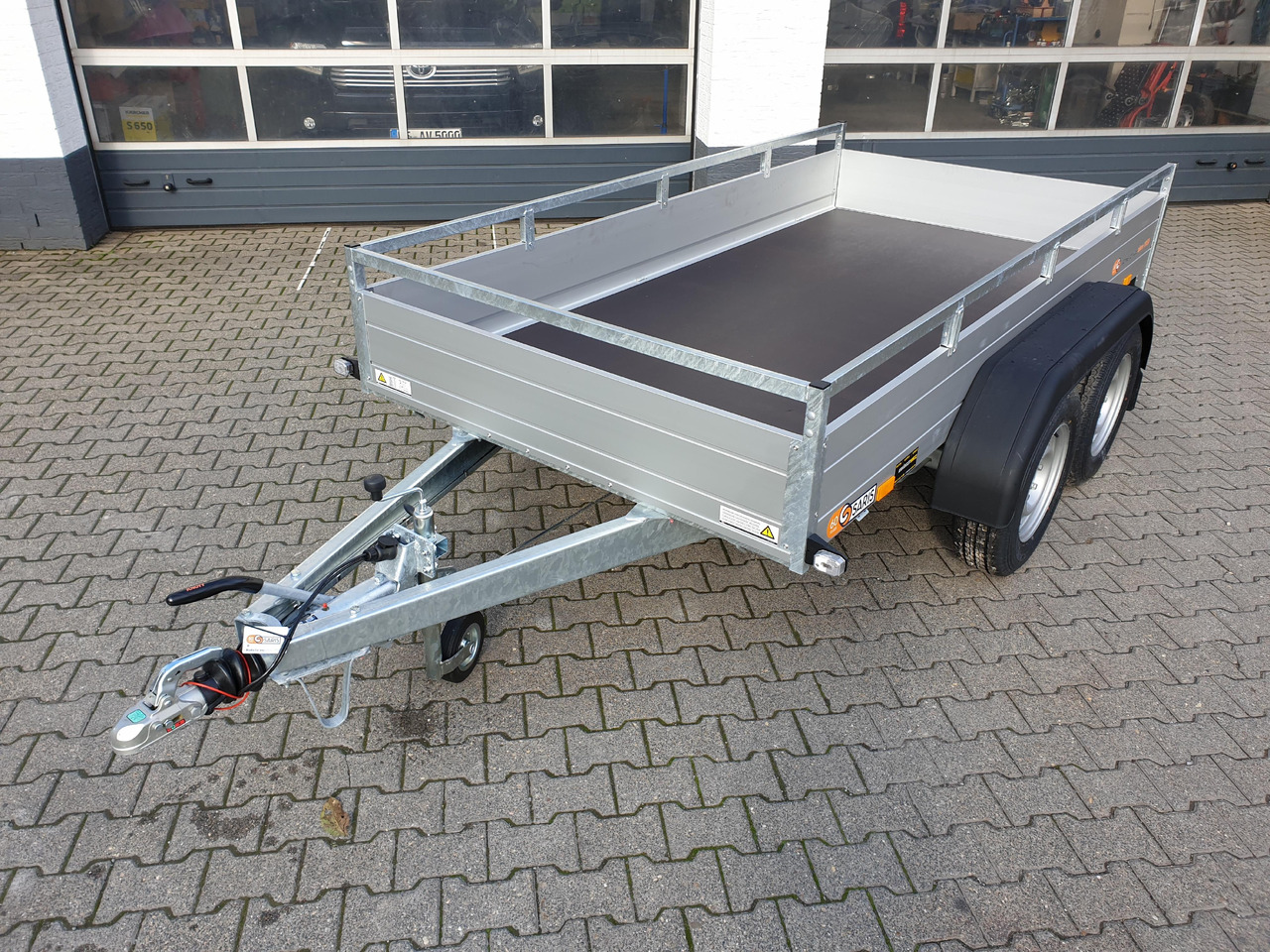 Saris Anhänger FW2700 McAlu Pro 305x153x45cm (M) 2700kg Winter online Aktion - Platforminė/ Bortinė priekaba: foto 2 Saris Anhänger FW2700 McAlu Pro 305x153x45cm (M) 2700kg Winter online Aktion - Platforminė/ Bortinė priekaba: foto 2