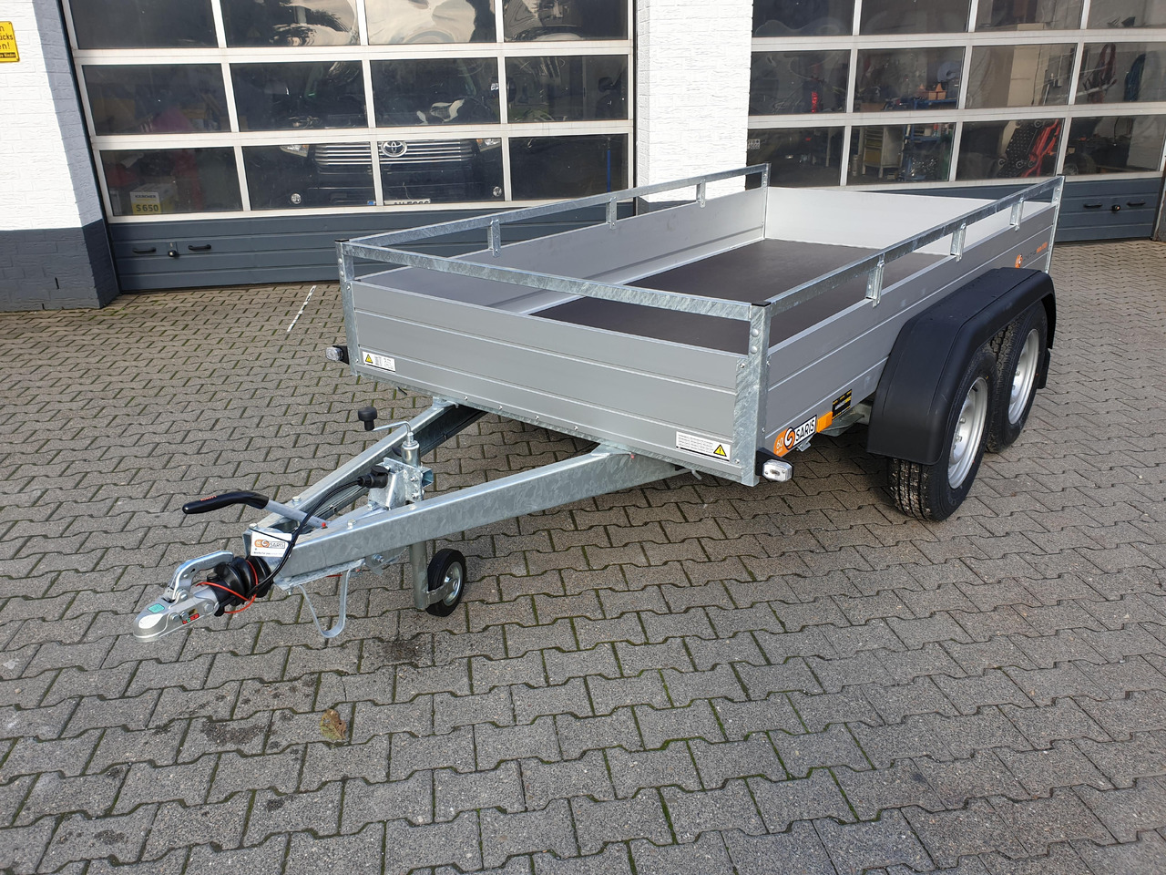 Saris Anhänger FW2700 McAlu Pro 305x153x45cm (M) 2700kg Winter online Aktion - Platforminė/ Bortinė priekaba: foto 1 Saris Anhänger FW2700 McAlu Pro 305x153x45cm (M) 2700kg Winter online Aktion - Platforminė/ Bortinė priekaba: foto 1