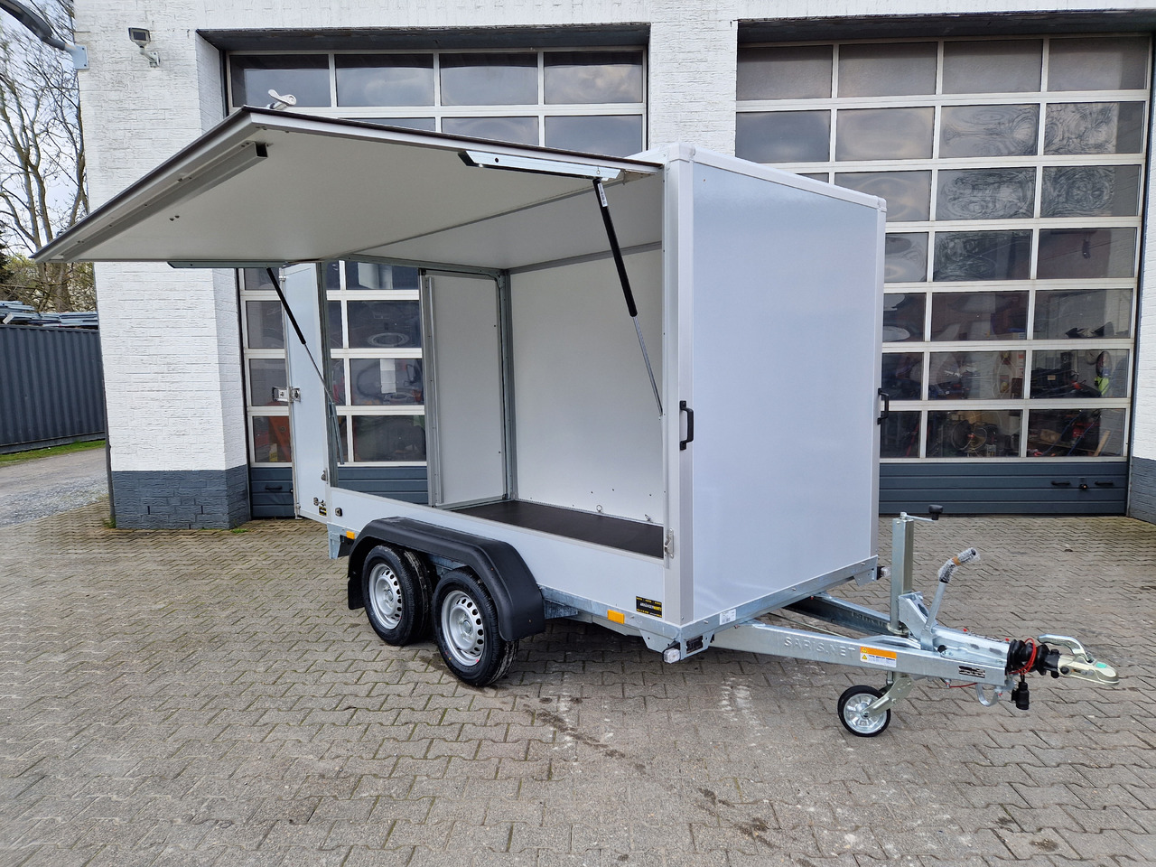 Saris Koffer GO 306 154 180 2000 2 306x154x180cm GFK grau Seitenklappe (M) 2000kg Modell 2024 - Furgonas priekaba: foto 1 Saris Koffer GO 306 154 180 2000 2 306x154x180cm GFK grau Seitenklappe (M) 2000kg Modell 2024 - Furgonas priekaba: foto 1