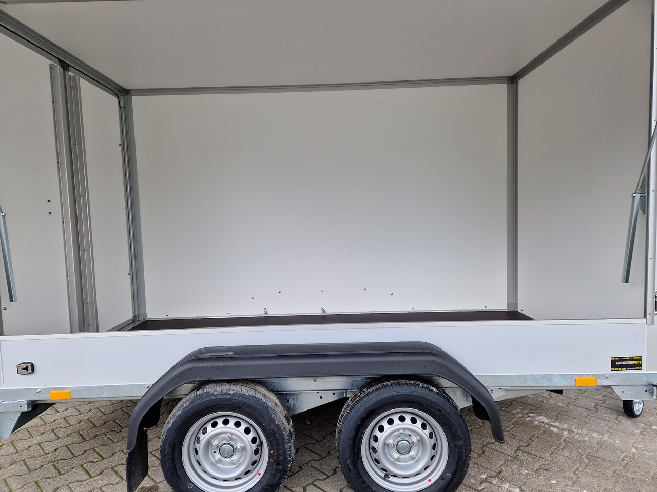 Saris Koffer GO 306 154 180 2000 2 306x154x180cm GFK grau Seitenklappe (M) 2000kg Modell 2024 - Furgonas priekaba: foto 4 Saris Koffer GO 306 154 180 2000 2 306x154x180cm GFK grau Seitenklappe (M) 2000kg Modell 2024 - Furgonas priekaba: foto 4