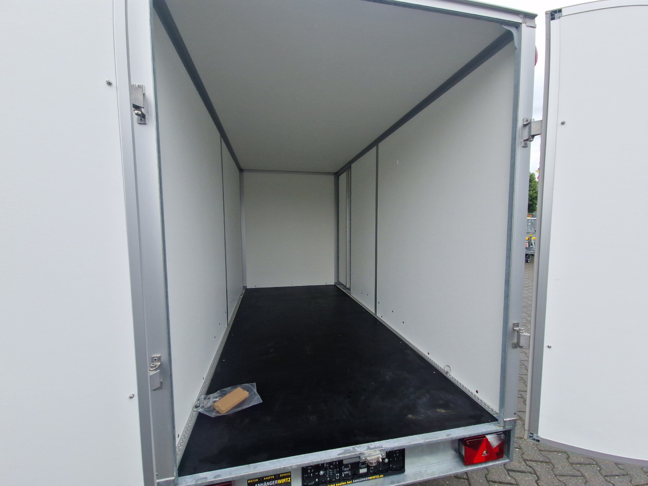 Furgonas priekaba Saris Koffer GO 356 169 200 2700 2 356x169x200cm Hecktüren Seitentür grau GFK (L) 2700kg: foto 8