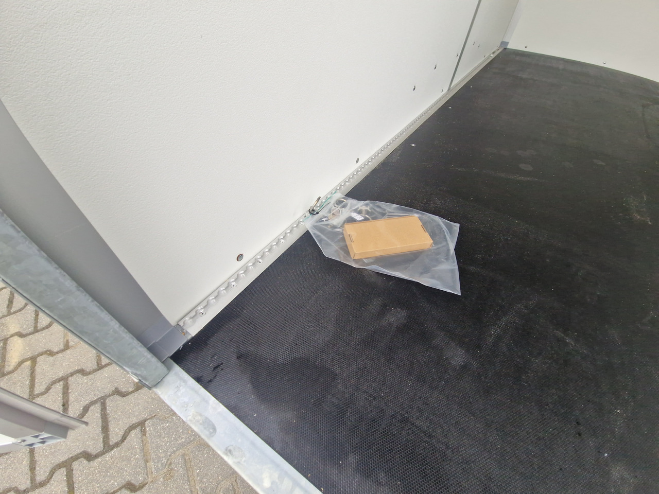 Furgonas priekaba Saris Koffer GO 356 169 200 2700 2 356x169x200cm Hecktüren Seitentür grau GFK (L) 2700kg: foto 10