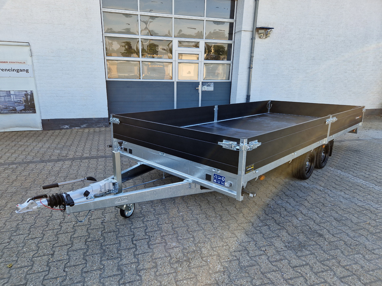 Saris PL HD 506 224 3500 2 506x224x35cm heavy duty blackline LED Beleuchtung (XXL) 3500kg - Platforminė/ Bortinė priekaba: foto 2 Saris PL HD 506 224 3500 2 506x224x35cm heavy duty blackline LED Beleuchtung (XXL) 3500kg - Platforminė/ Bortinė priekaba: foto 2
